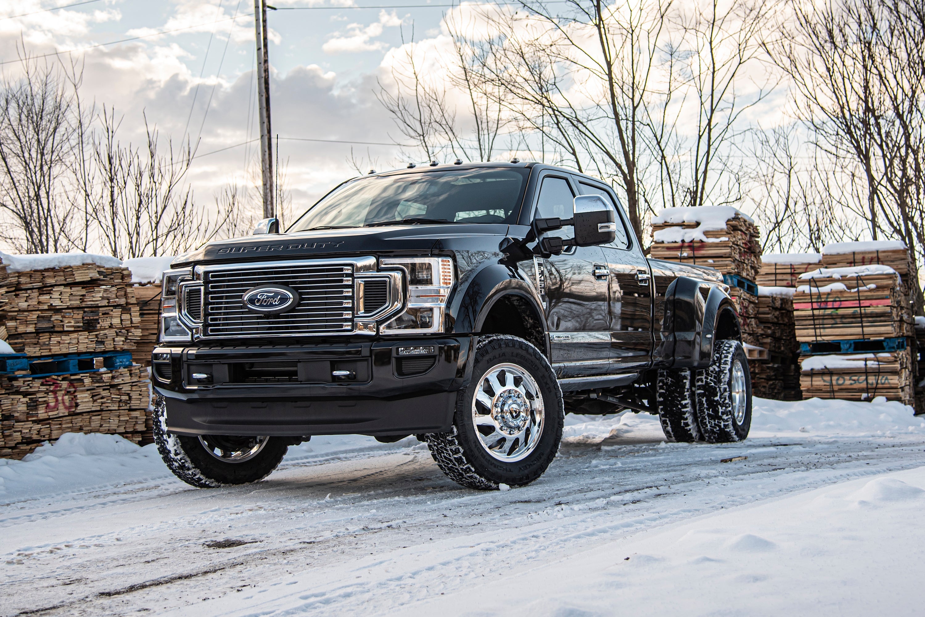 2.5 inch lift kit for Ford F450 Super Duty (20-22) 4WD, showcasing enhanced off-road capability in snowy terrain.