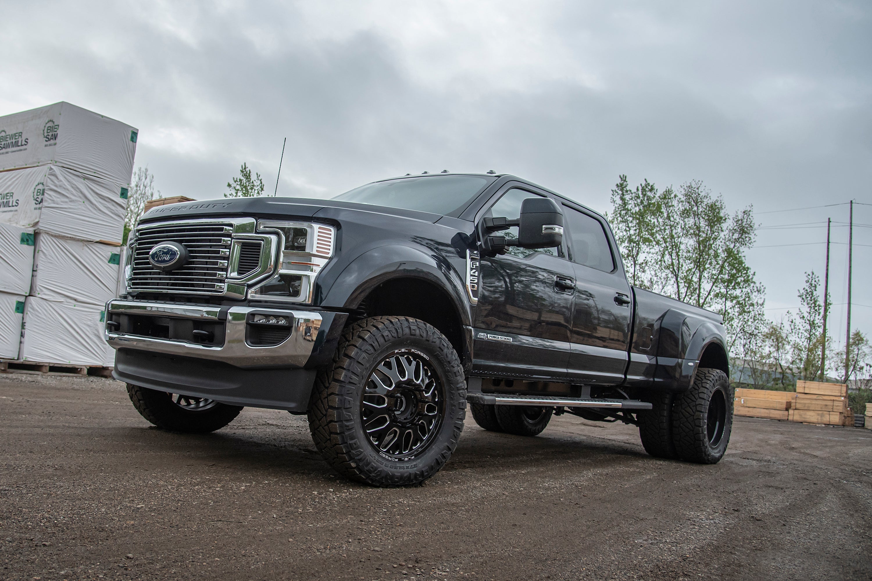 2.5 inch lift kit for Ford F450 Super Duty 4WD (2020-2022) showcasing enhanced off-road capability and rugged design.