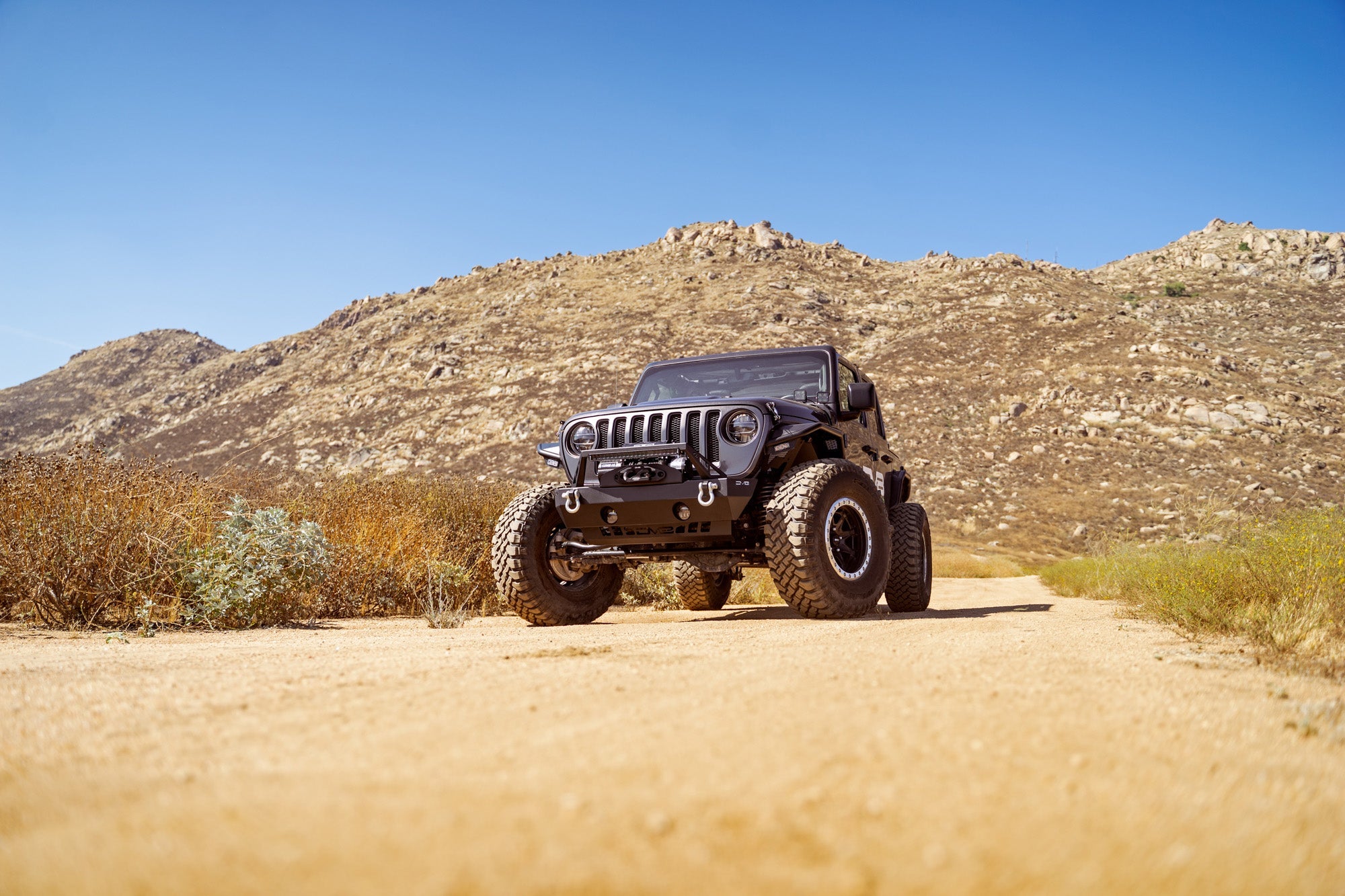 2007 2025 Jeep GladiatorJT Wrangler JK JKU JL JLU Stubby Front Bumper With Plated Bull Bar DV8 Offroad