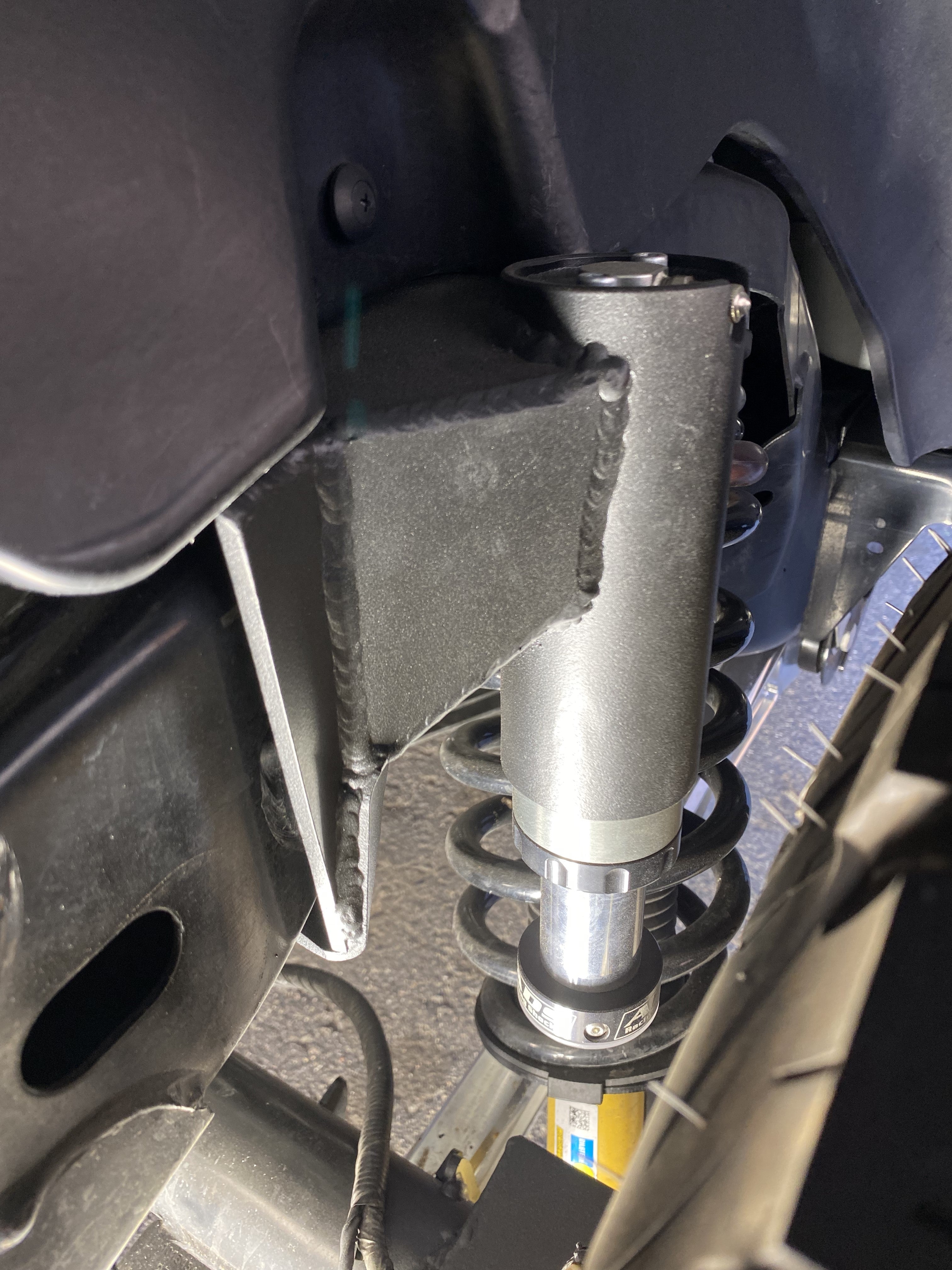 2021 and newer Bronco rear hydraulic bump stop kit installed, showcasing the shock absorber and mounting bracket.