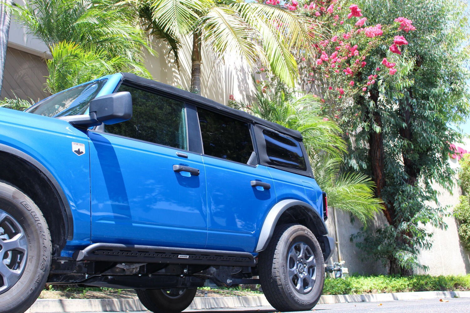 Dominator Xtreme D1 SideSteps With Mounting Bracket Kit Textured Black 2021-2025 Ford Bronco 4 Door Go Rhino