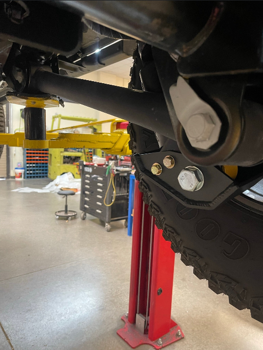 2022 Bronco rear shock skid kit for HOSS 3.0 Shock installed, showcasing durable protection for offroad performance.