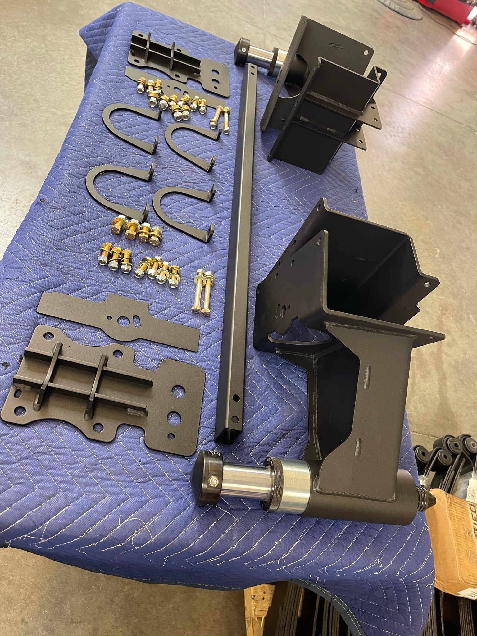 Rear bump stop kit for 2017-2020 Raptor and 2015-2024 F150, featuring various components for installation.