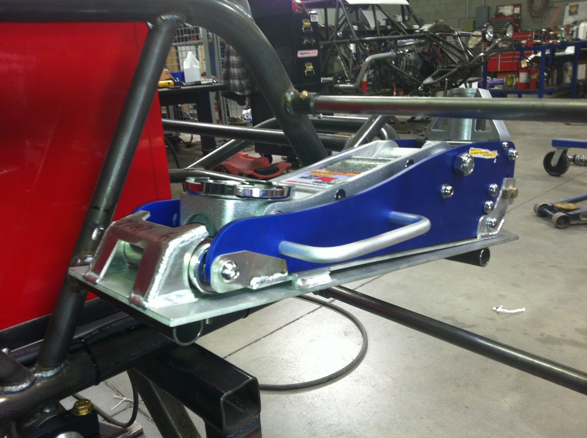 2.5 Ton Quick Release Jack Kit mounted on a vehicle frame, showcasing its robust design and easy access features.