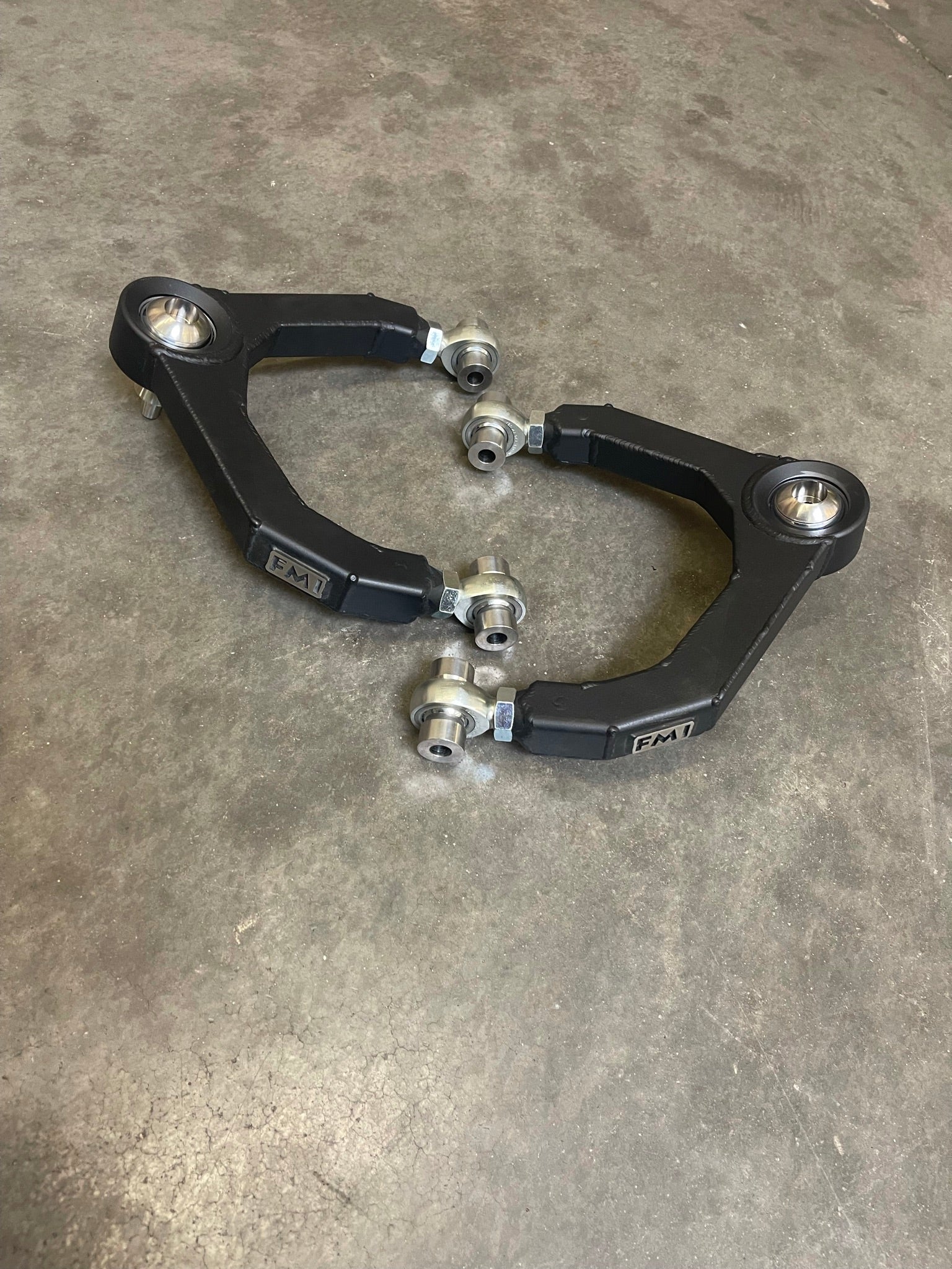Fabricated upper arm kit for 2017-2018 Gen 2 Raptor, featuring durable construction and precision components.