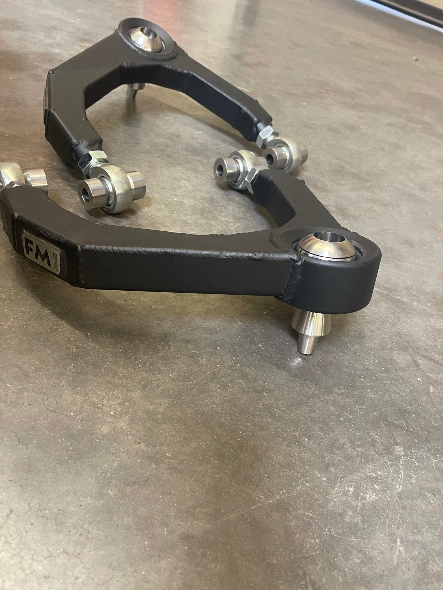Fabricated upper arm kit for 2017-2018 Gen 2 Raptor, featuring durable construction and precision-engineered components.