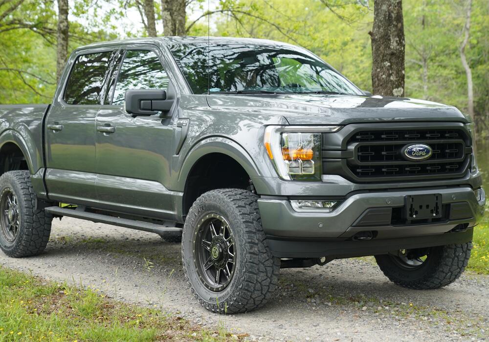 6 Inch Lift Kit 2021-2024 Ford F-150 non-Raptor 4WD without Tremor Package with Bilstein Rear Shocks Superlift