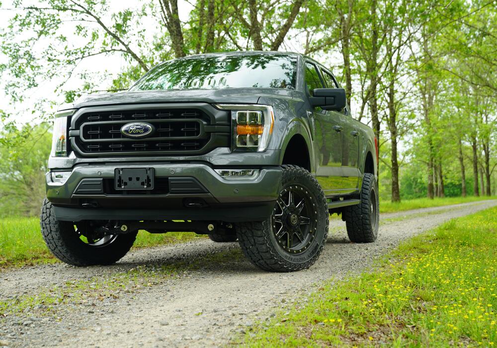 6 Inch King Edition Lift Kit 2021-2024 Ford F-150 non-Raptor 4WD without Tremor Package with King Front Coil Overs and King Reservoir Rear Shocks Superlift