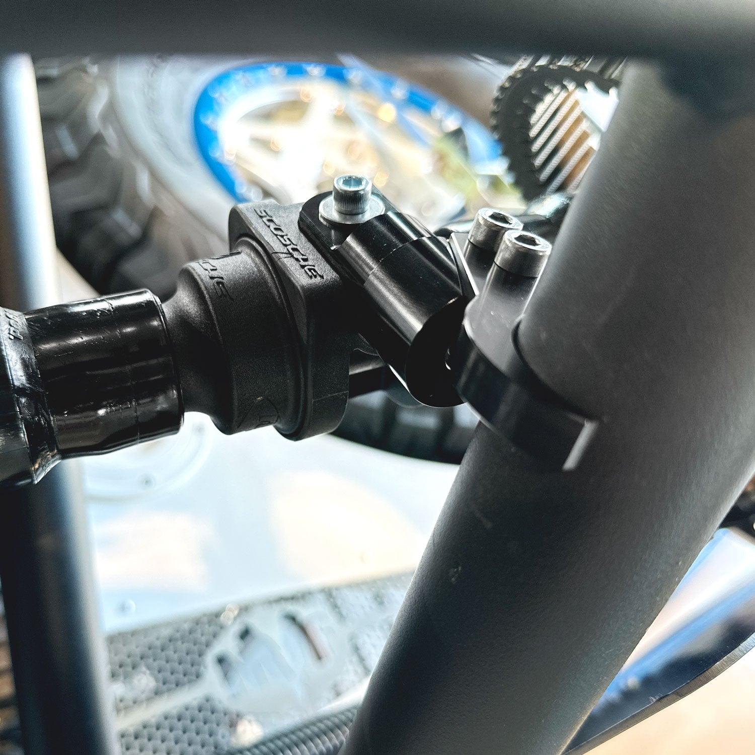 Magnetic Quick-Release for Helmet Air Pumper - CLEARANCE - with 1.5 Bar Mount