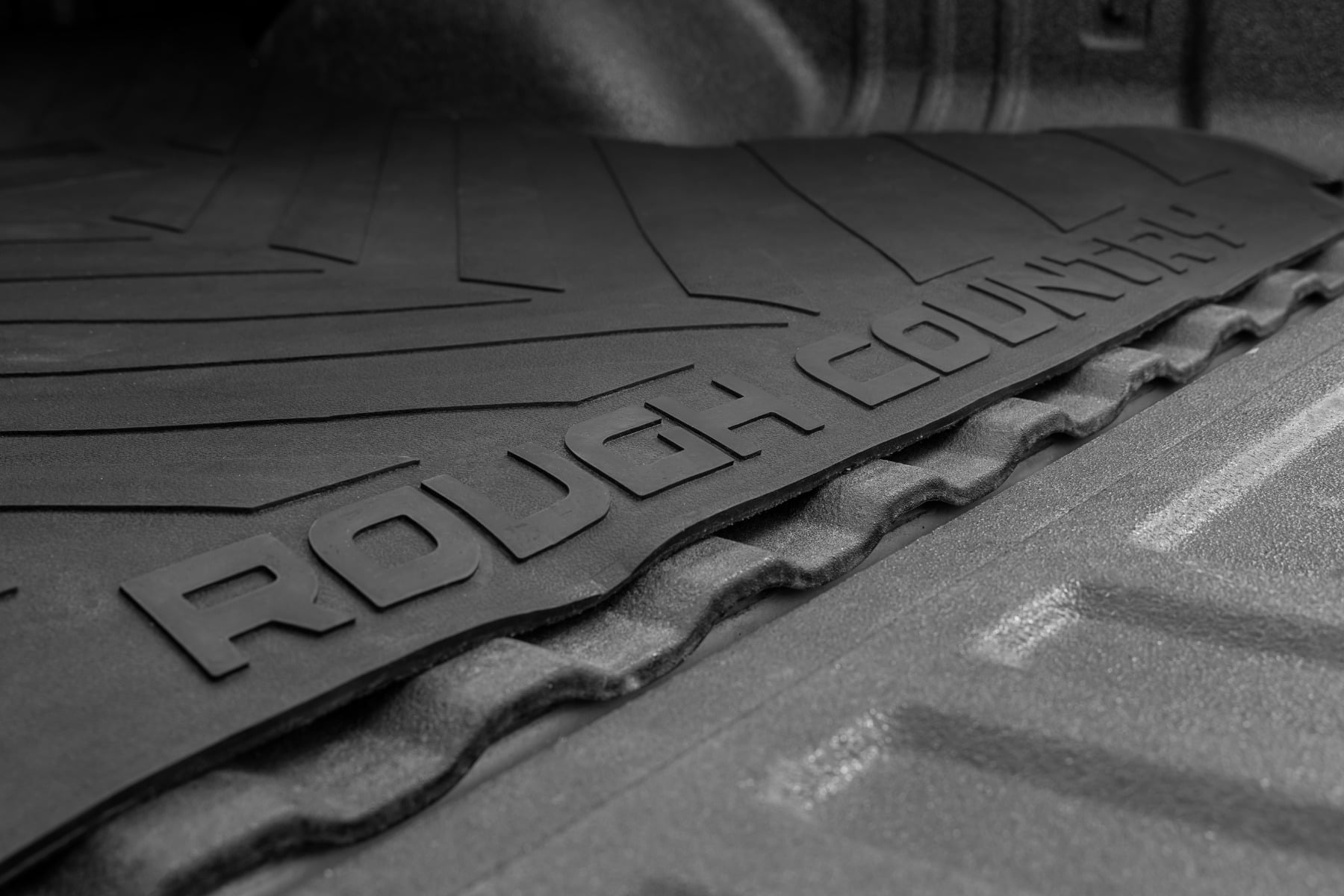 Bed Mat 5 Foot Bed RC Logo Chevy/GMC Canyon/Colorado 2WD/4WD (2015-2022) Rough Country