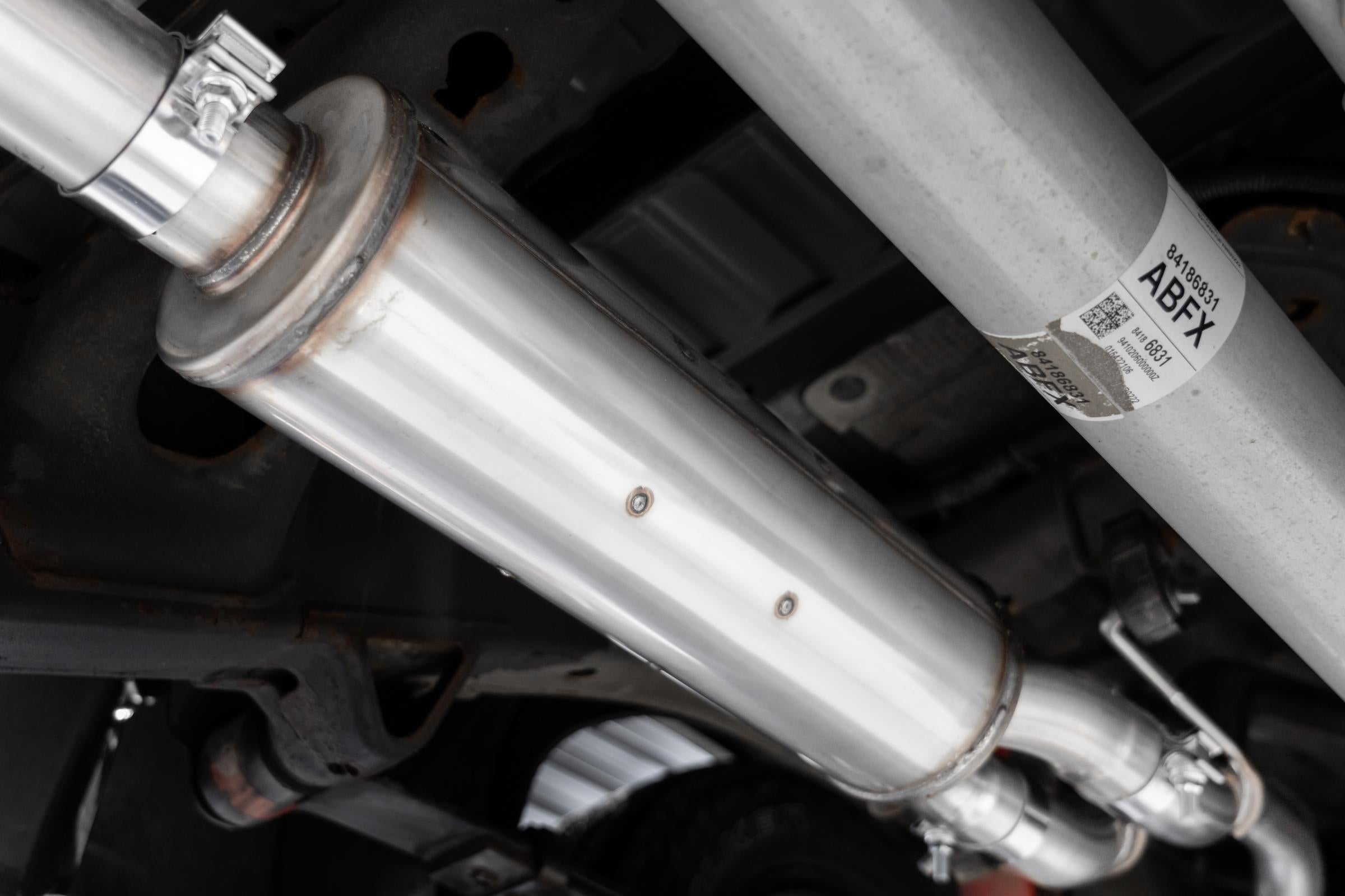 3.0 inch Cat-Back 2.5 inch Dual Split Rear Quad Carbon Fiber Tips 4.0 inch OD Dual Out 19-24 Silverado/Sierra 1500 MBRP