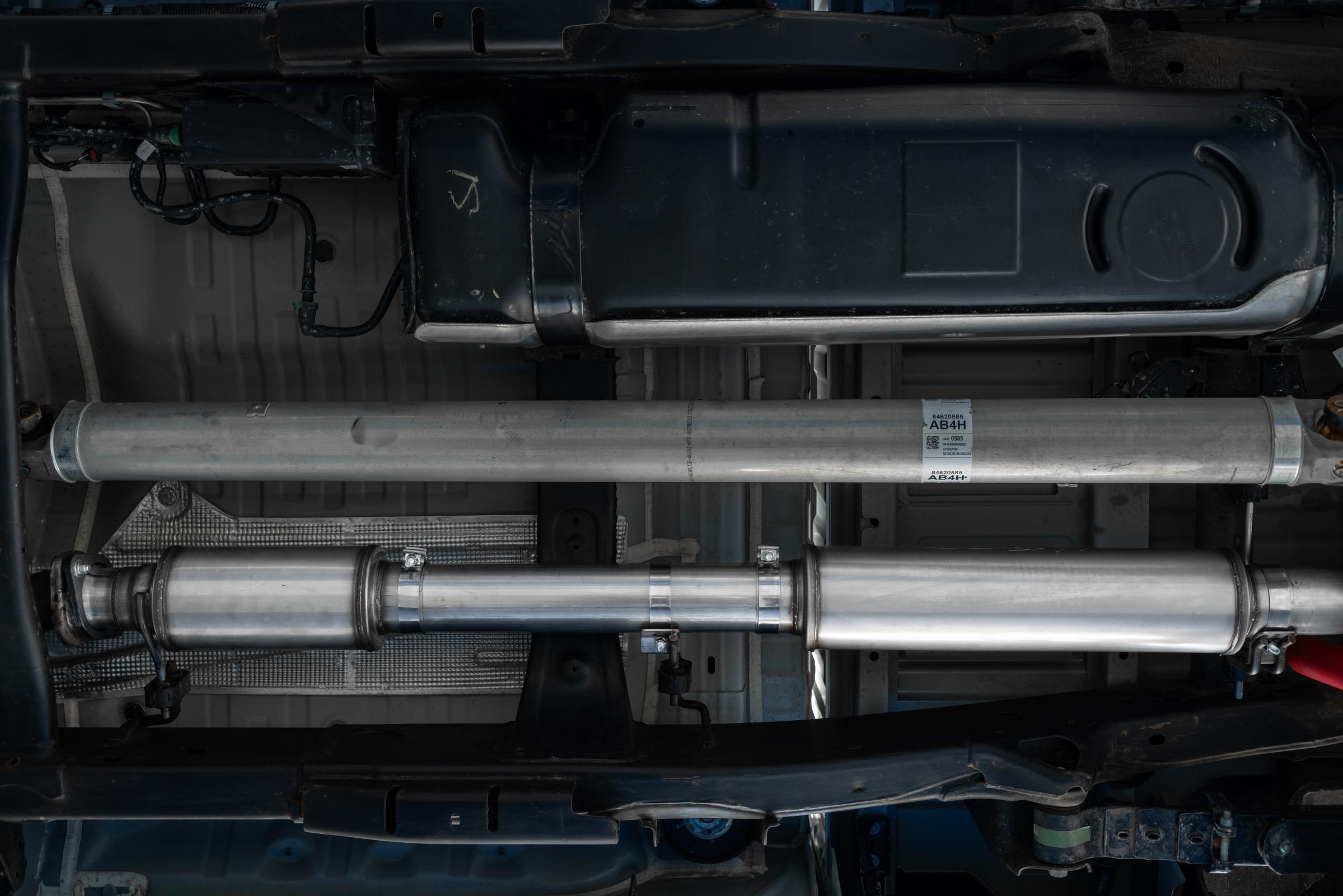 4 Inch Cat Back Exhaust System Single Side Exit 20-Up Silverado/Sierra 2500/3500 HD 6.6L V8 Armor Lite MBRP