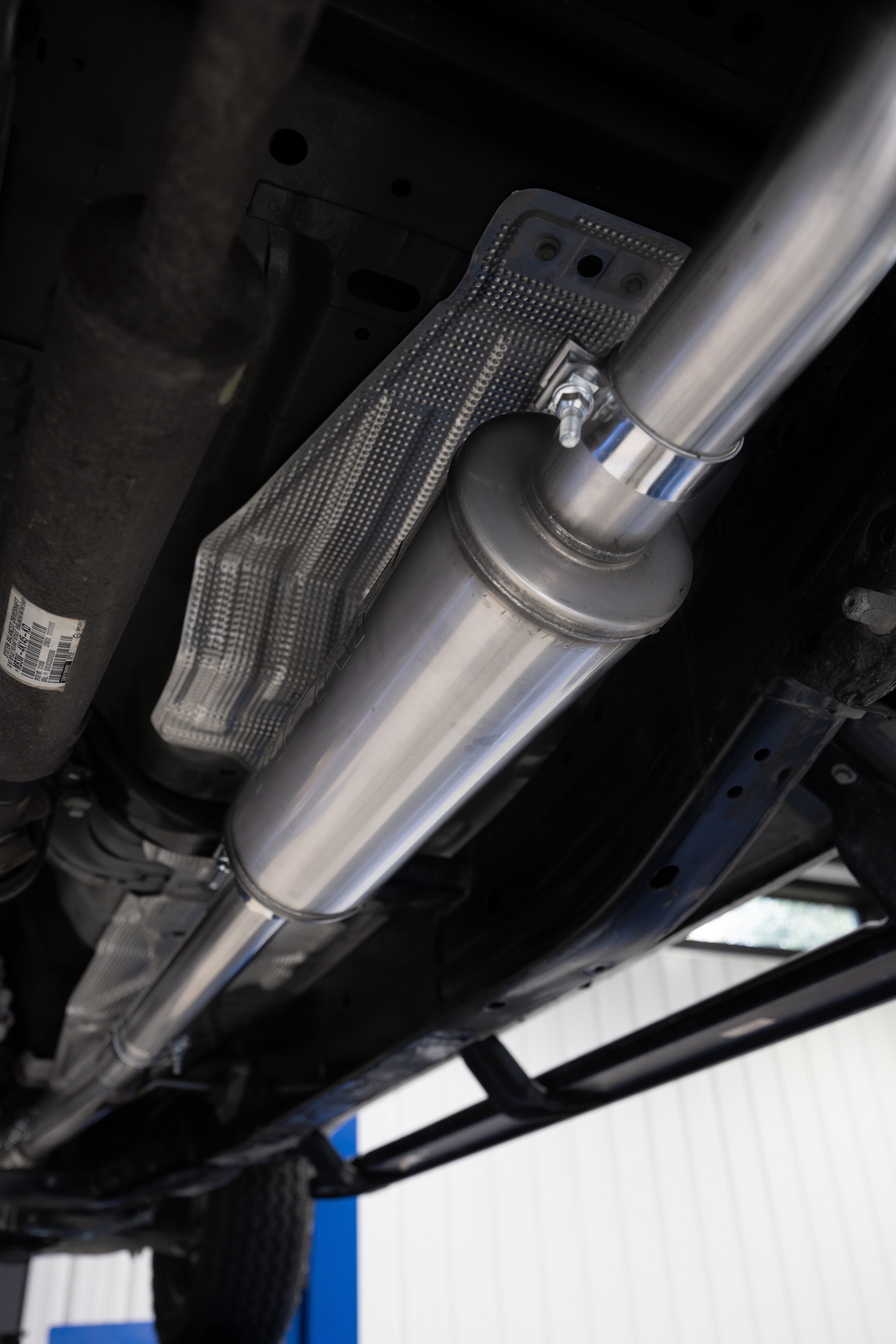 2024 Ford Ranger 2.3L Ecoboost Armor BLK Black-Coated Aluminized Steel 3-Inch Cat-Back Single Side Exit with Black Tip MBRP