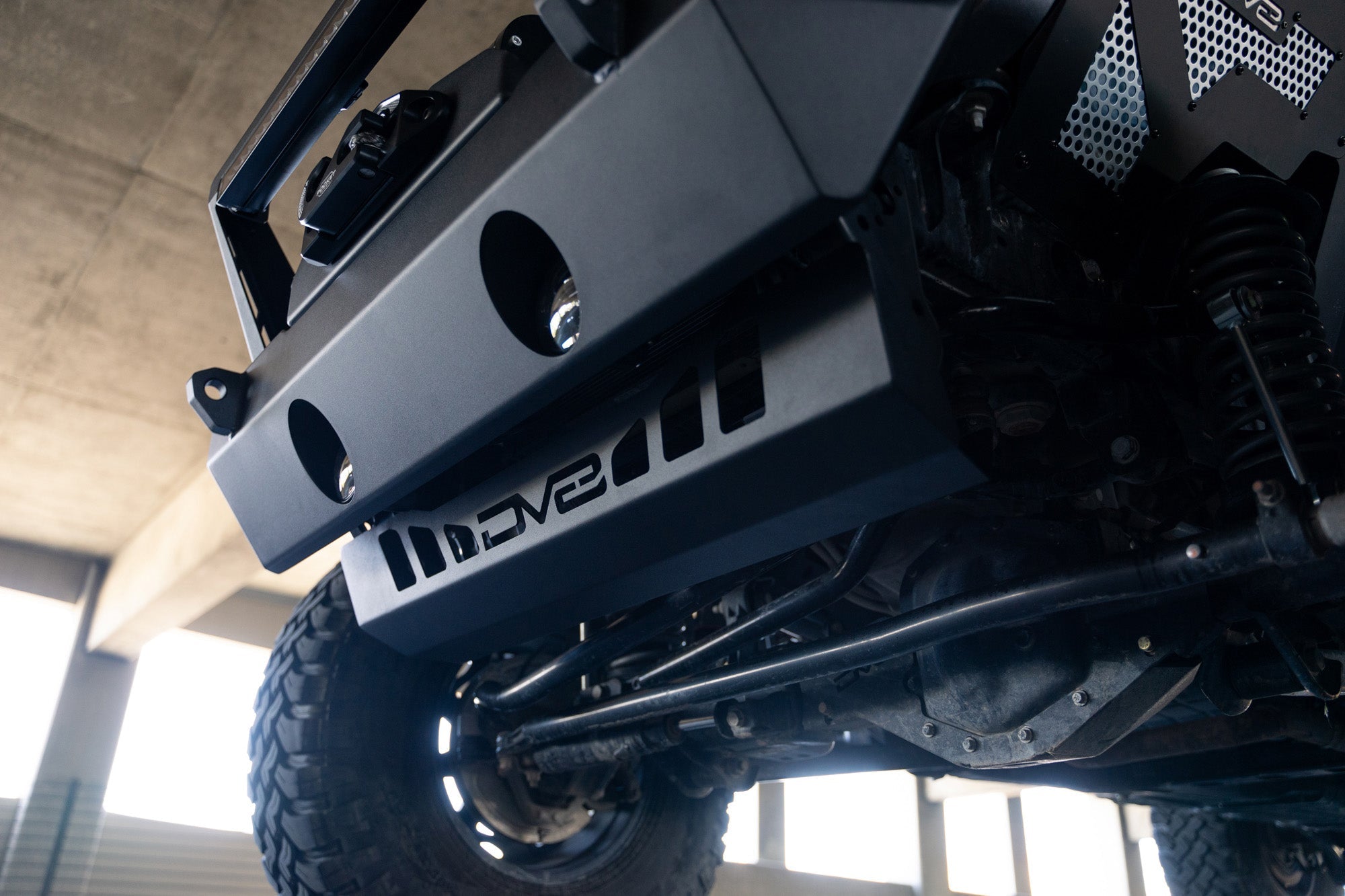 2018=2025 Jeep Wrangler JL JL Gladiator JT Front Bumper Sway Bar Disconnect Motor Skid Plate DV8 Offroad