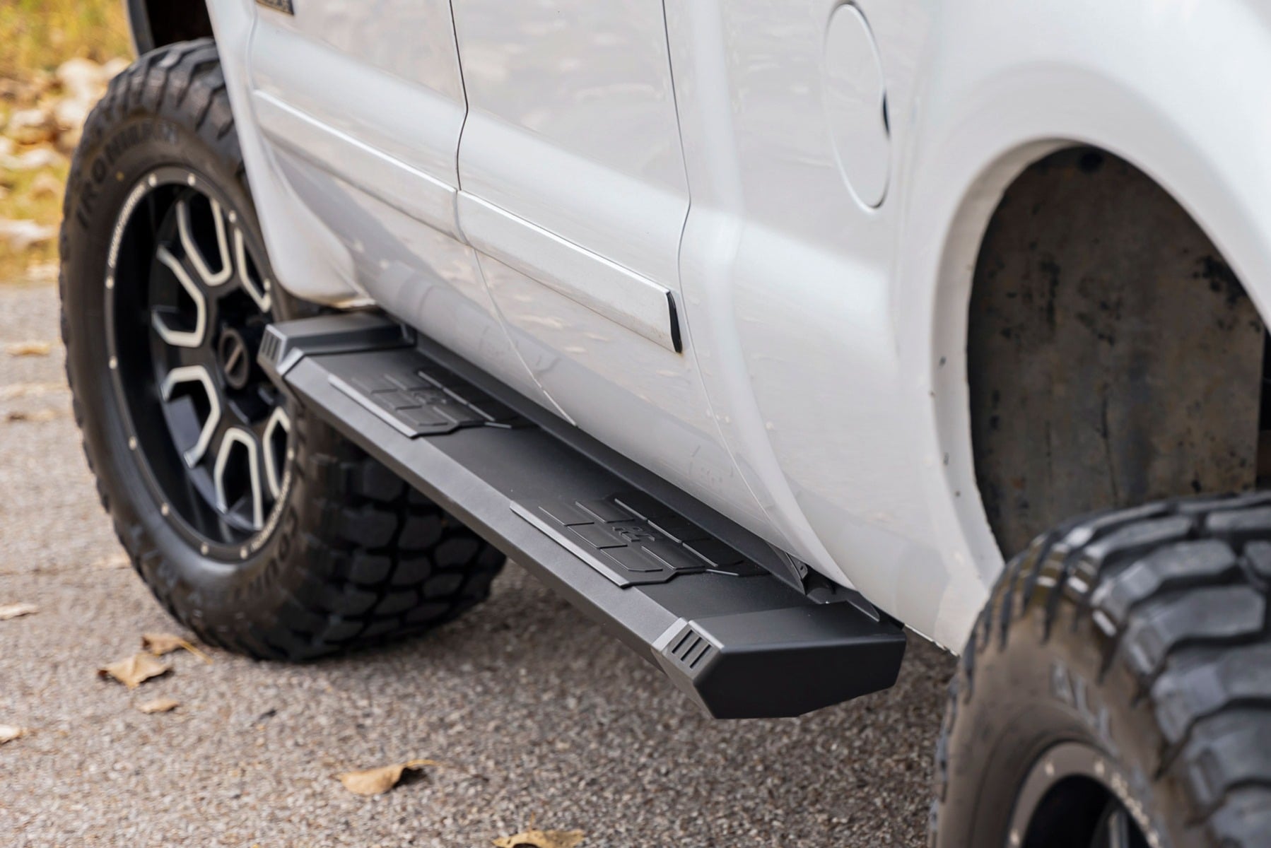 HD2 Aluminum Running Boards Super Crew Cab Ford F-250/F-350 Super Duty (99-16) Rough Country