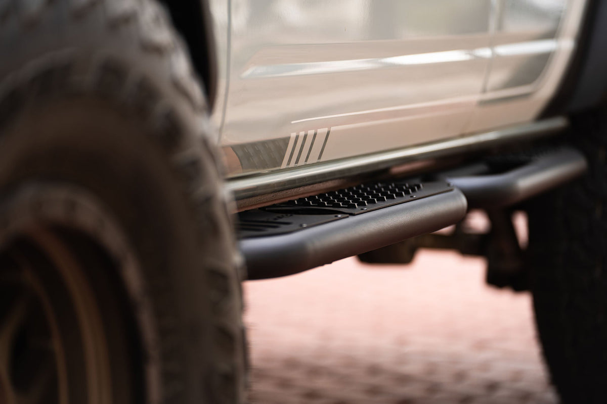 2021 2024 Ford Bronco 4 Door OE Plus Series Side Steps DV8 Offroad