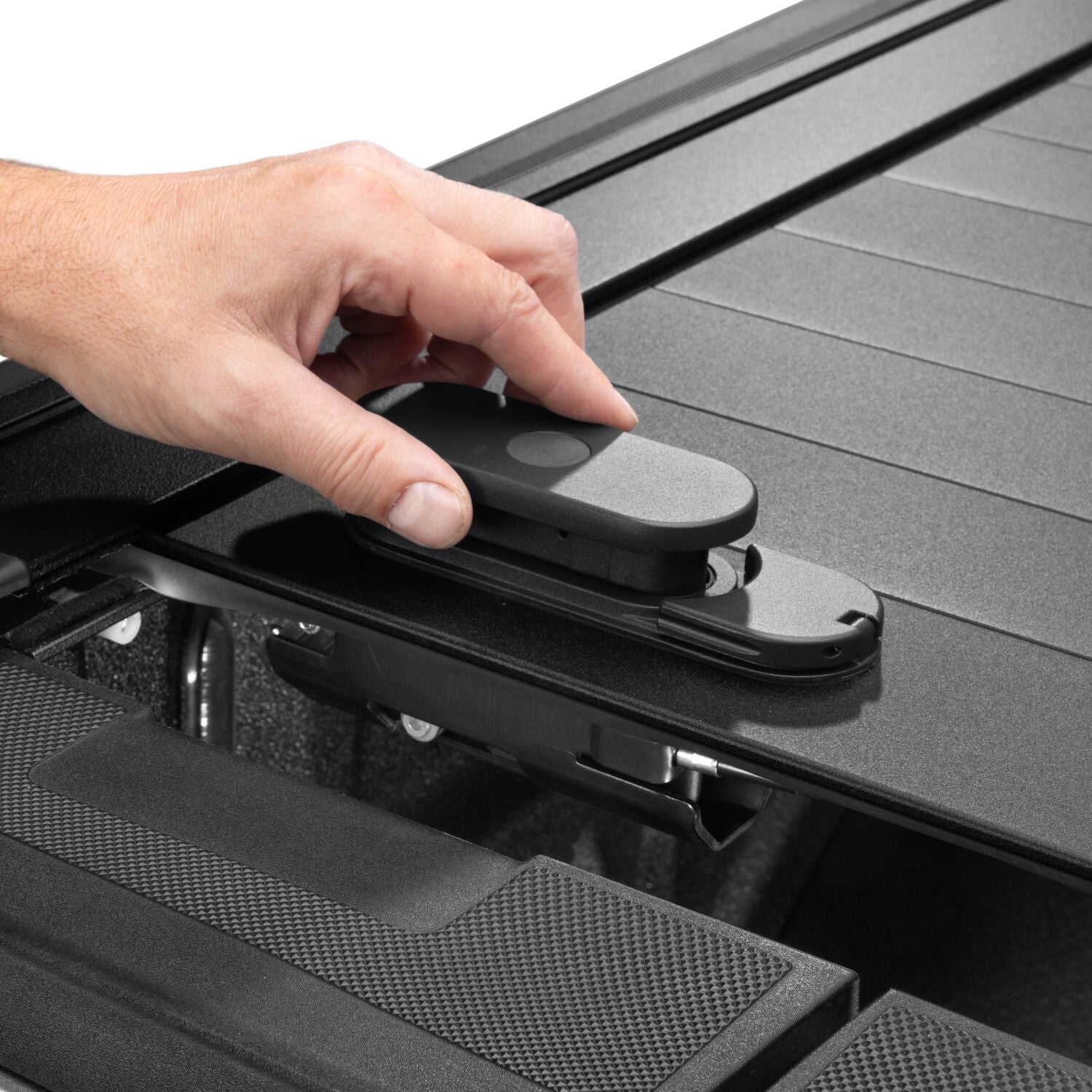 RetraxPRO Xr Retractable Tonneau Cover Industrial Strength Aluminum Construction 2019-2026 Silverado/Sierra 1500 8' Bed without Factory Side Storage Boxes without Stake Pockets Standard Rails