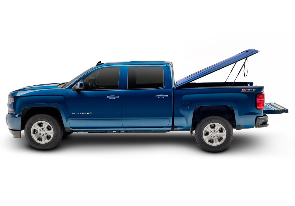 Tonneau Cover LUX 2009-2018 (2019-2023 Classic) Ram 5 Foot 7 Inch Bed Crew Cab Without RamBox Bright Silver UnderCover