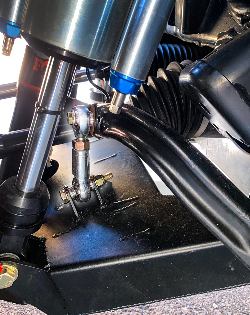 2022+ Bronco Raptor sway bar link kit installed on a stock sway bar and Foutz fabricated lower arm for enhanced performance.