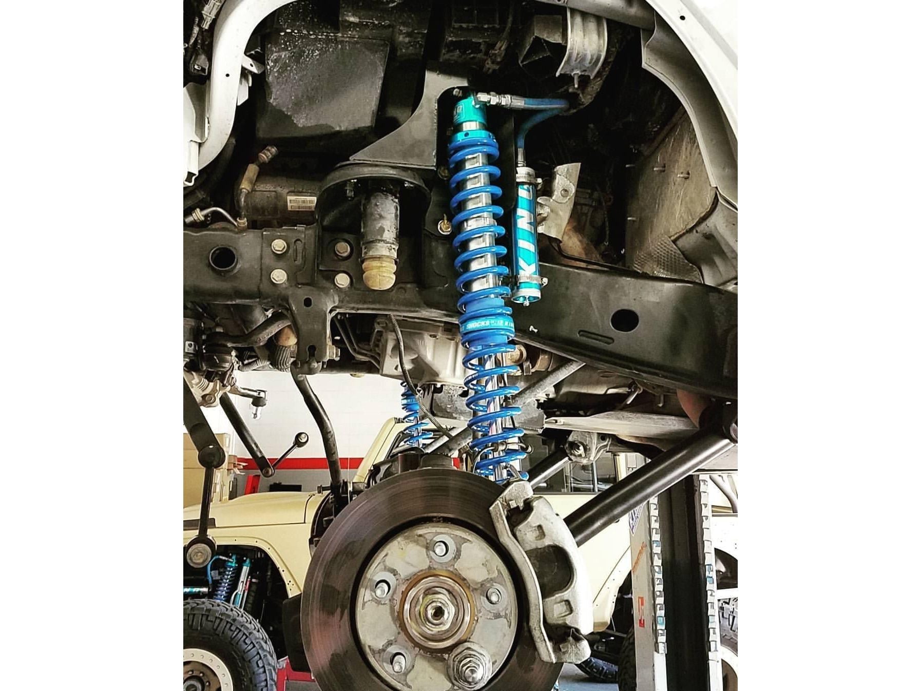 Jeep Wrangler KING Coilover Conversion Kit. Front Bolt On (BLACK) FOR JK/JKU 2 DOOR & 4 DOOR 2007-2018