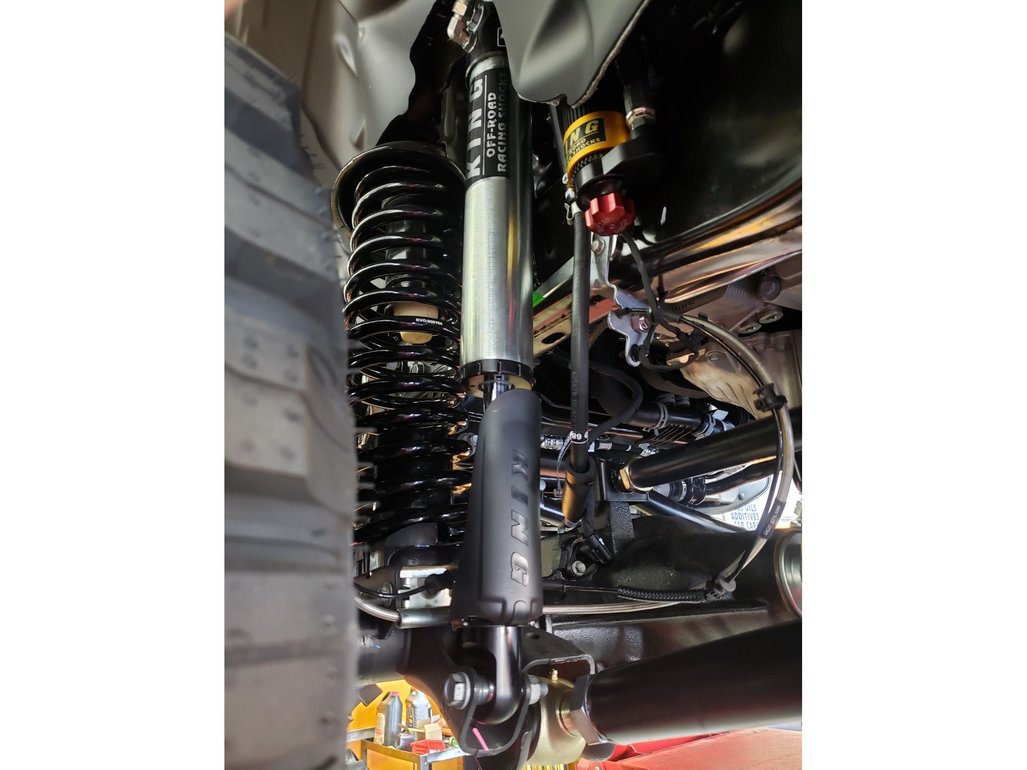 JT BLACK EVO SPEC KING 2.5" DIAMETER REMOTE RESERVOIR FOR 2.5-4.5" LIFTS FRONT & REAR SET WITH COMPRESSION ADJUSTERS FOR JEEP GLADIATOR