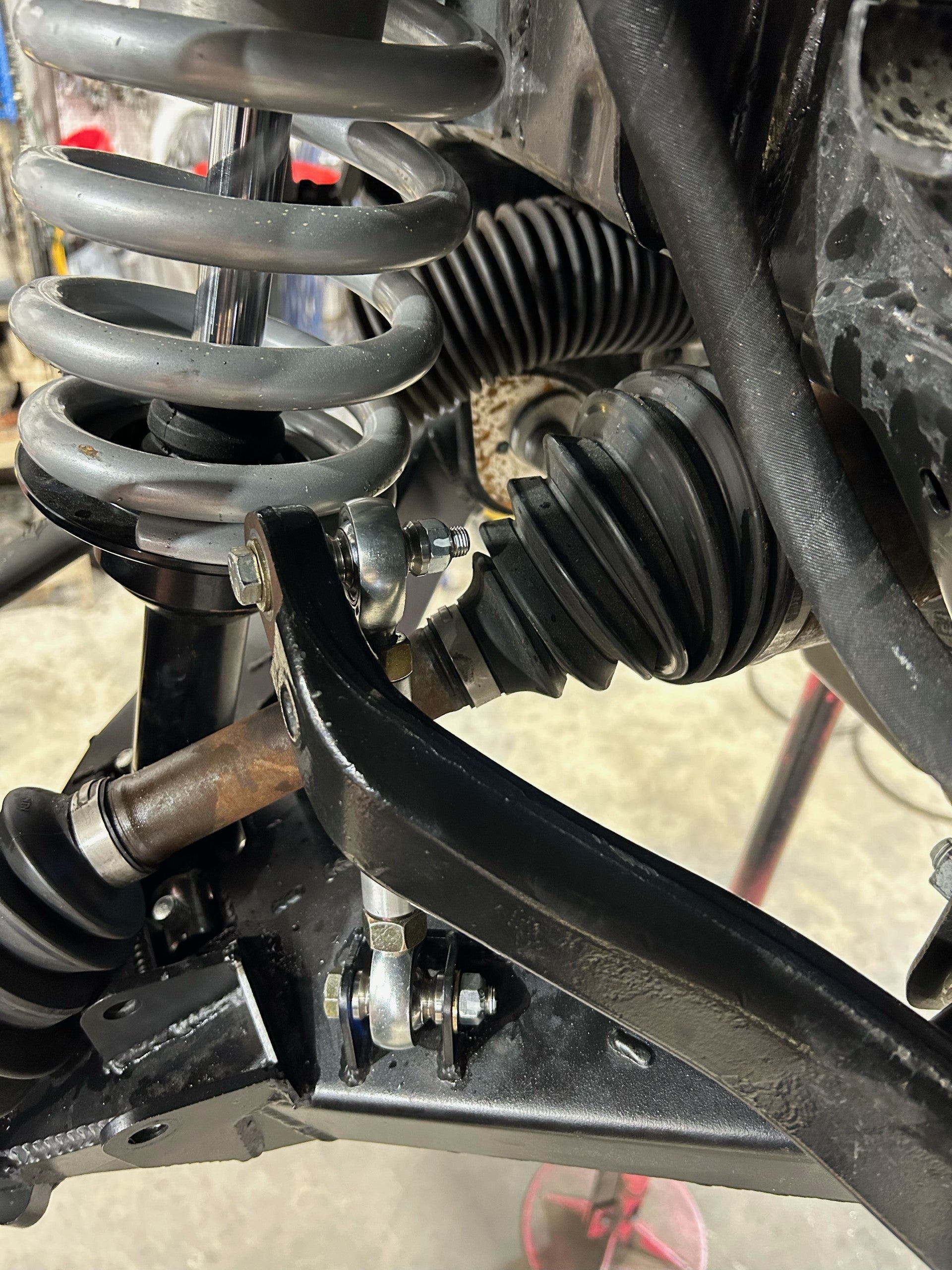 Bronco 2021+ sway bar links installed on a vehicle's suspension, showcasing stock sway bar and fabricated A-arms.
