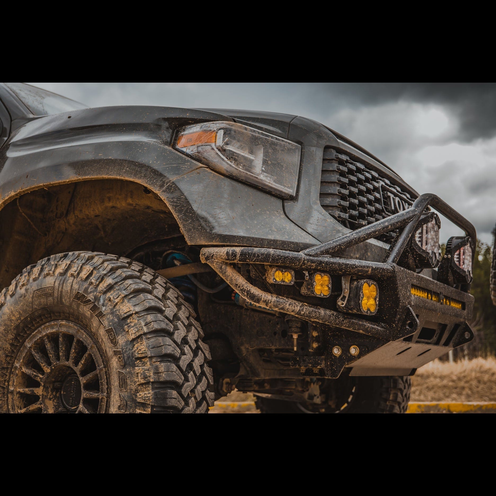Tundra Hybrid Front Bumper / Wide Fenders / 2nd Gen / 2014-2021