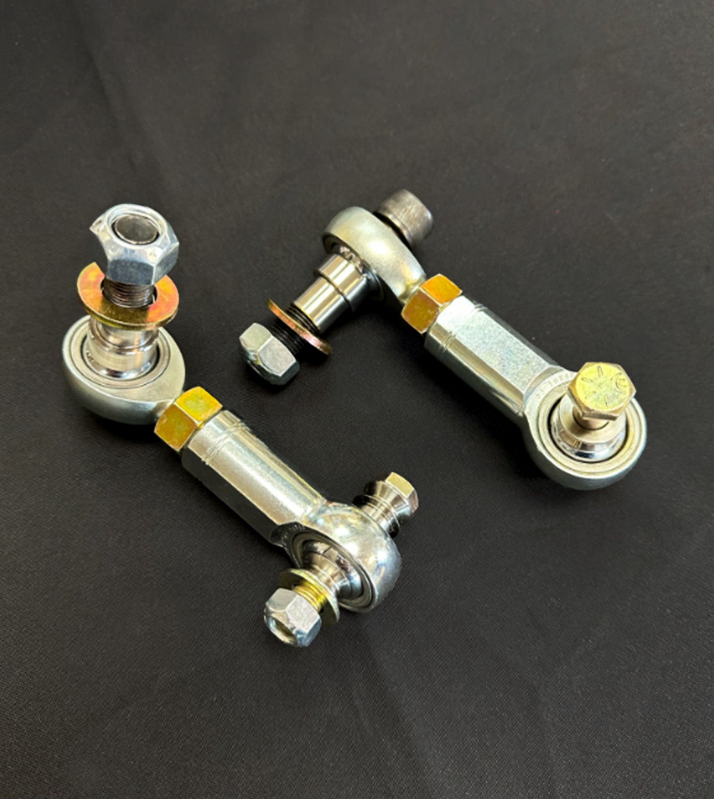 2021 TRX sway bar links designed for stock sway bars and fabricated A-arms, featuring durable metal construction.