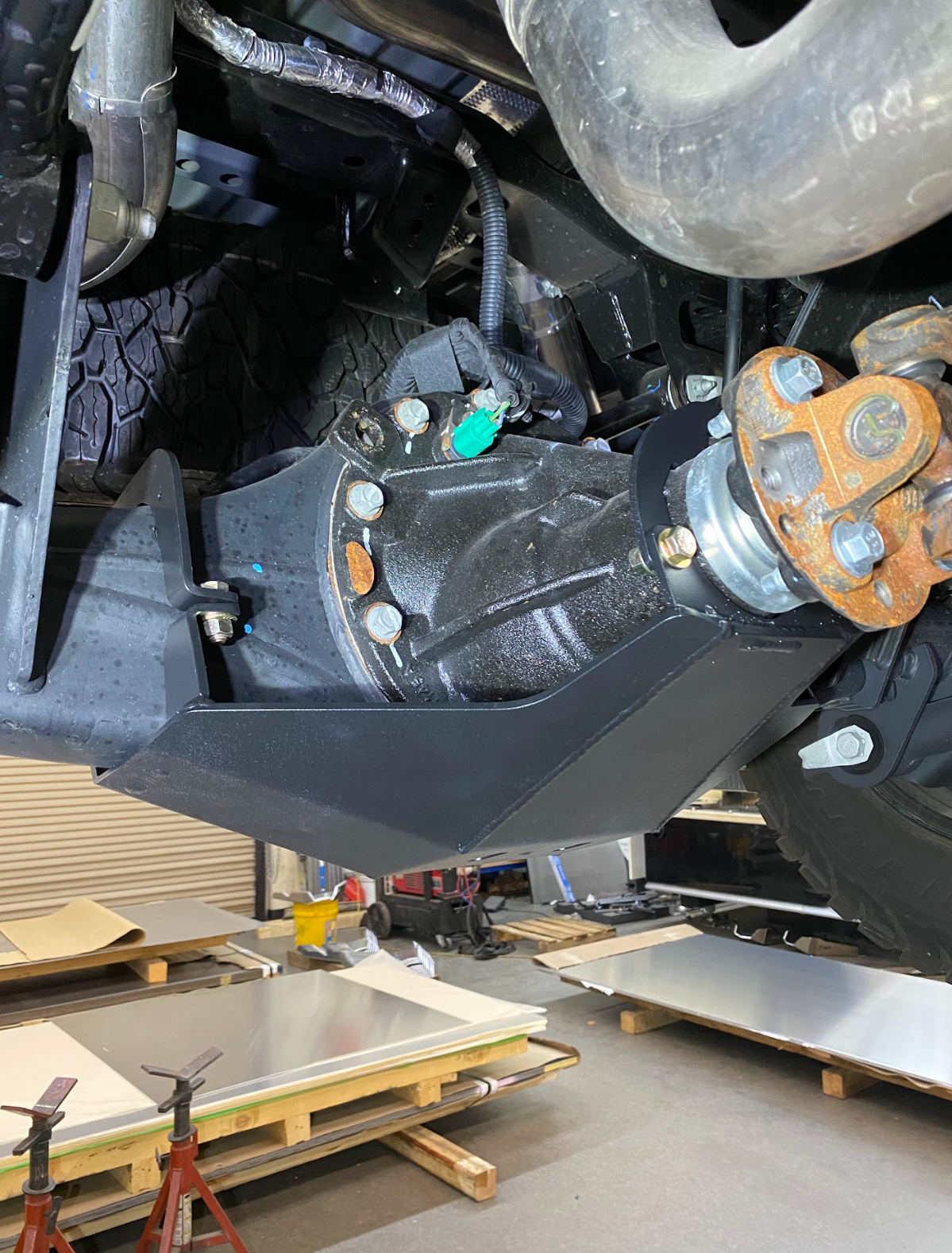 2024 Ranger Raptor rear differential skid plate installed, showcasing durable protection for offroad adventures.