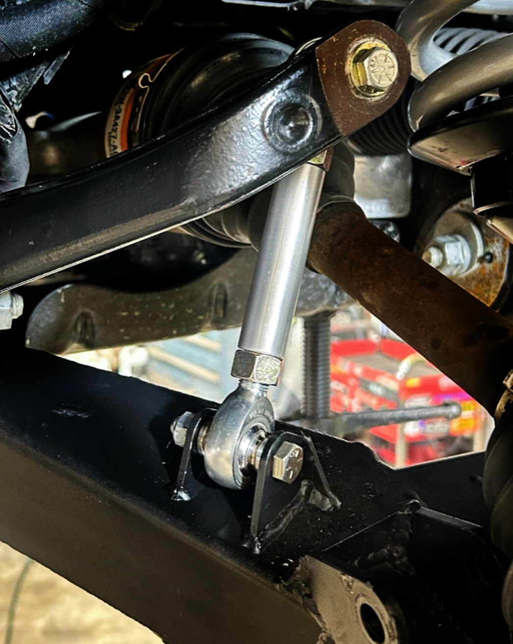 2024+ Ranger Raptor sway bar links for stock sway bar and fabricated arms, showcasing durable construction and precise fit.