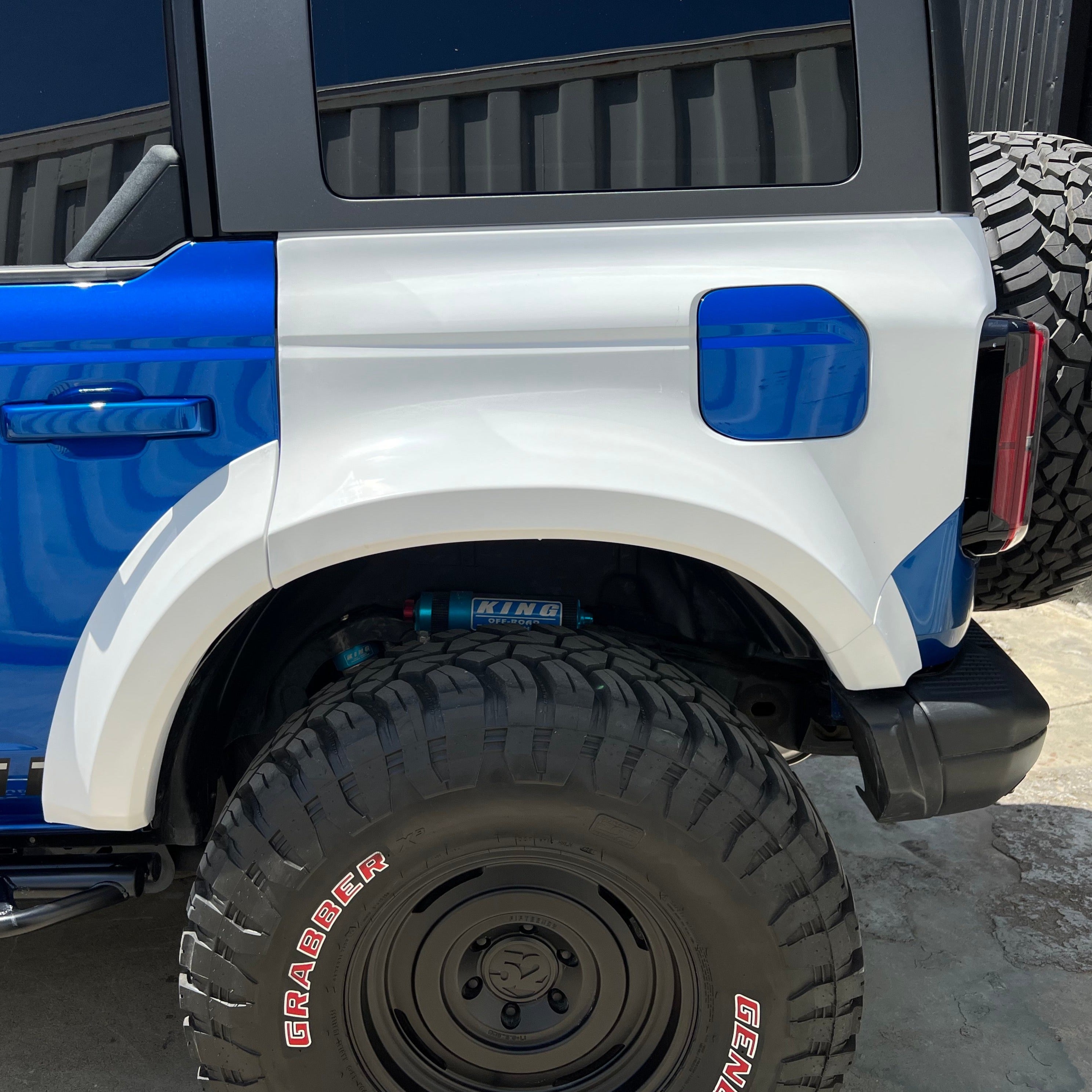 2021-2022 Ford Bronco 4-Door Rear Quarter Kit showcasing a blue and white design with a visible suspension component.