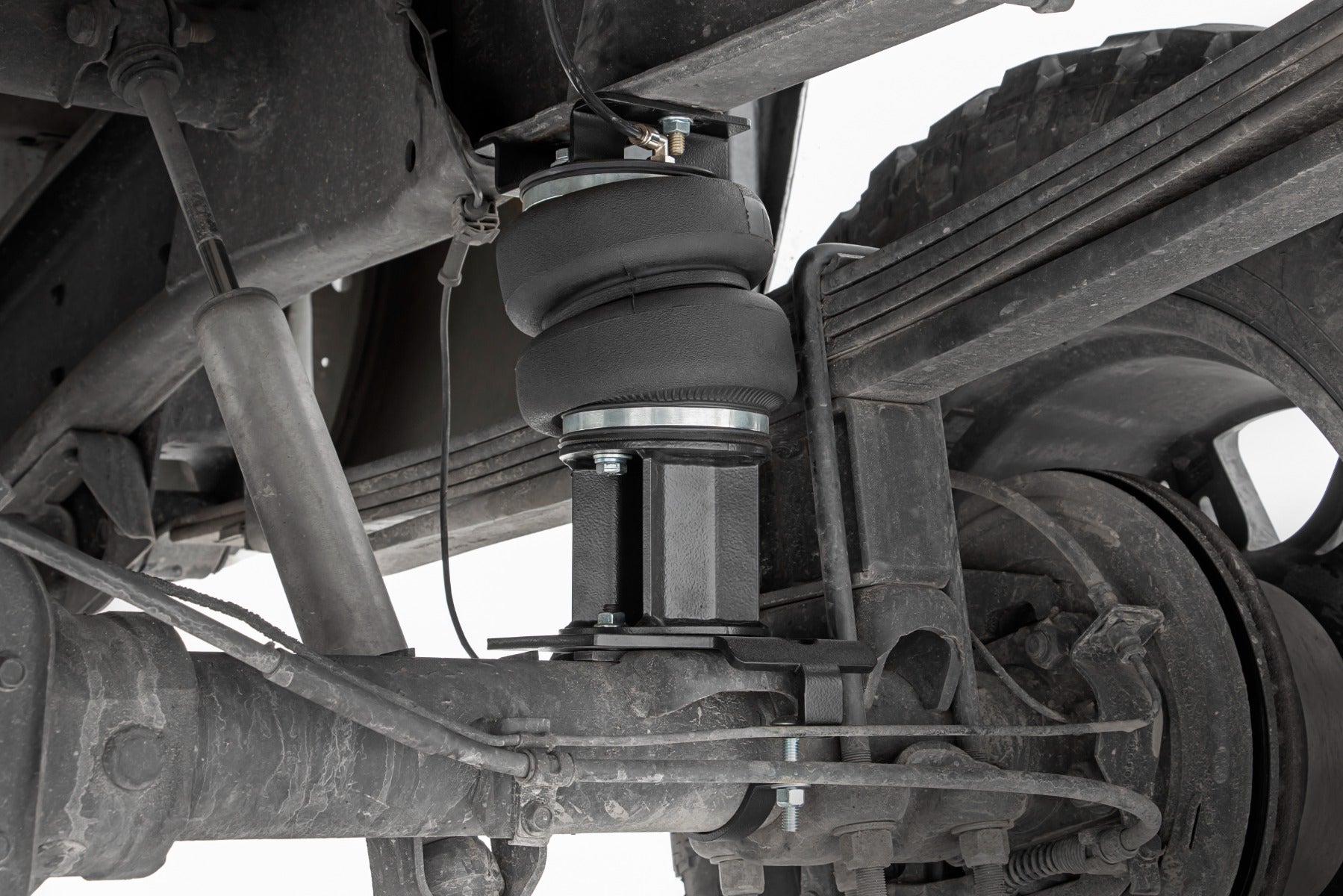 Air Spring Kit w/compressor 0-6 Inch Lift Silverado/Sierra 2500HD (01-10) Rough Country