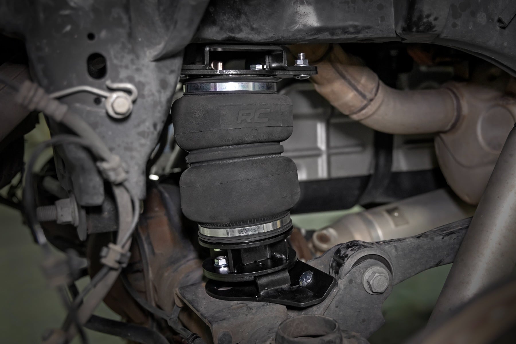 Air Spring Kit w/compressor Wireless Controller 4 Inch Lift Kit Ram 1500 (19-26) Rough Country