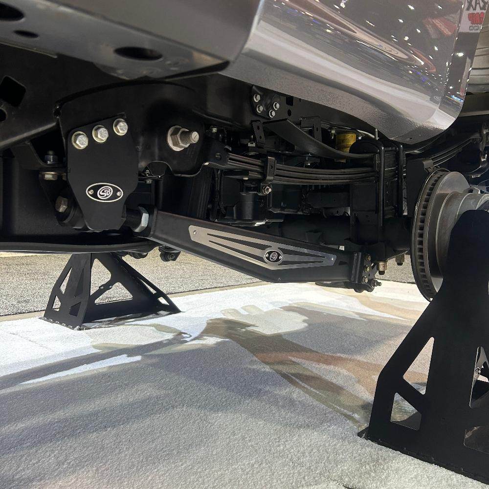2.5-inch fully loaded suspension kit for 2023+ Ford F250/F350, showcasing components and installation details.