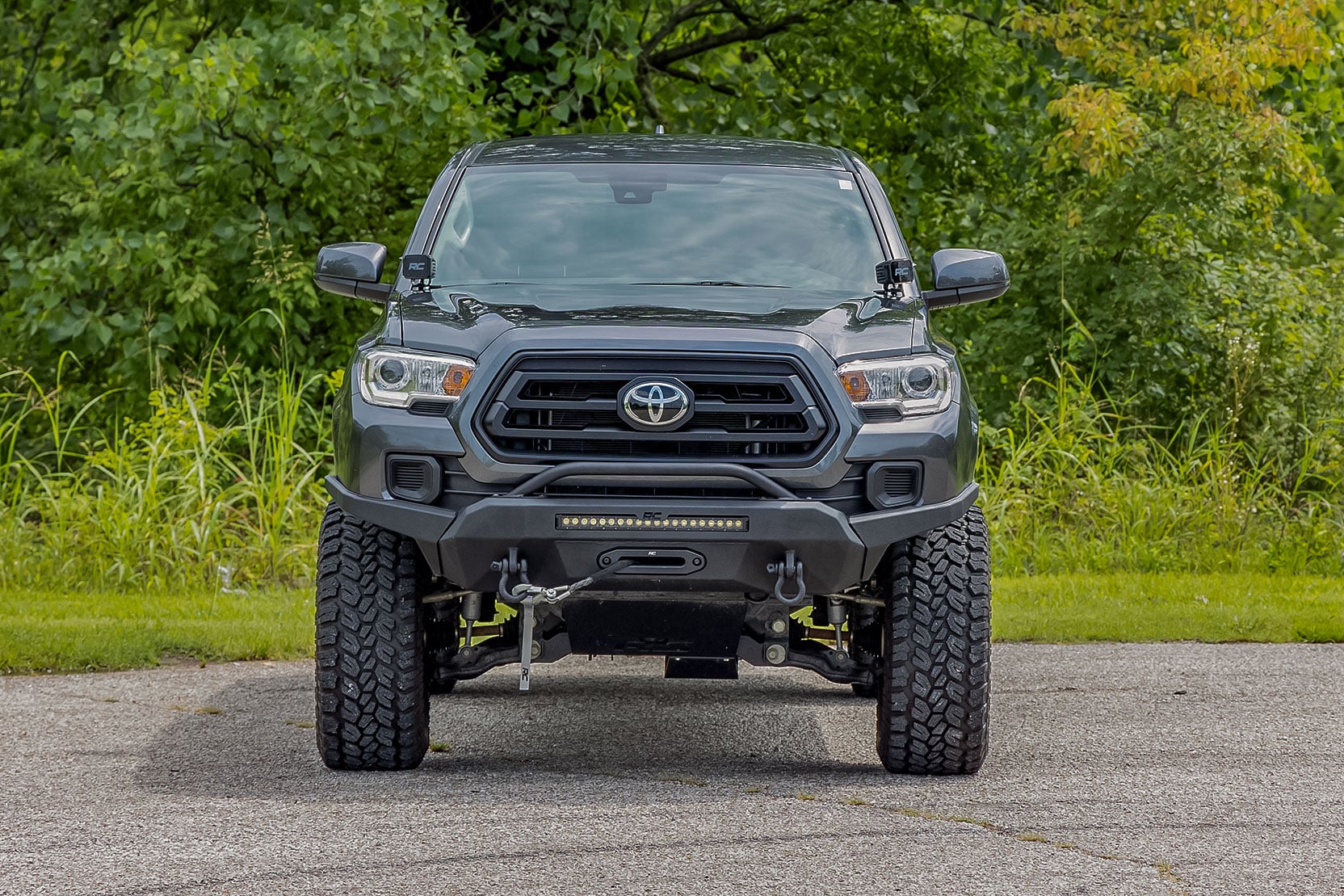 Front Bumper High Clearance 9500-Lb Pro Series Winch Synthetic Rope Toyota Tacoma 4WD (16-23) Rough Country
