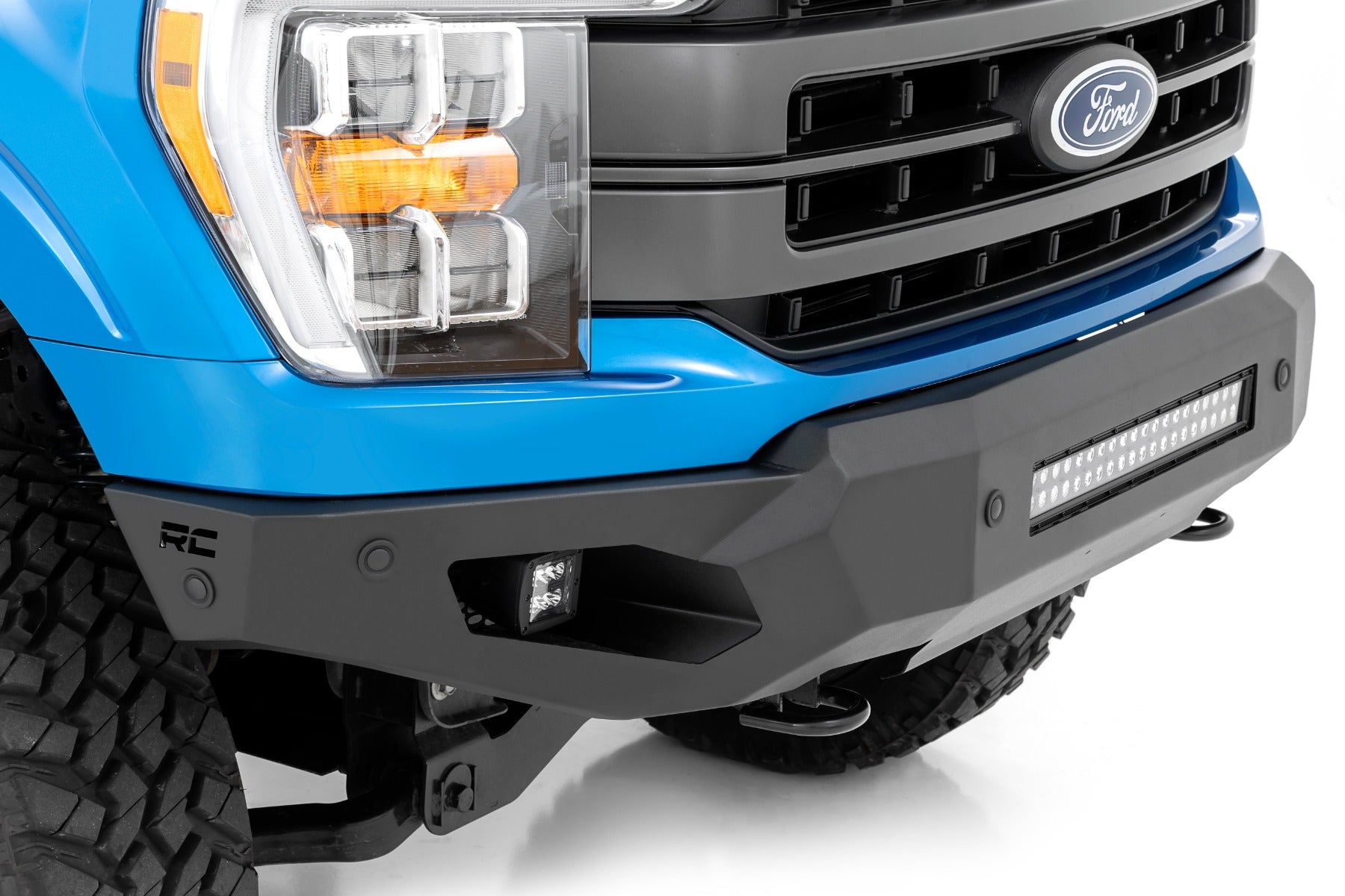 High Clearance Front Bumper LED Lights & Skid Plate Ford F-150 (21-23) Rough Country