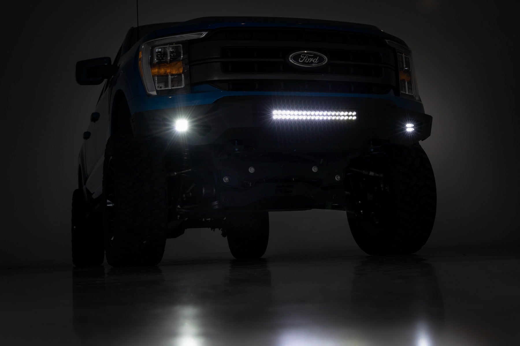 High Clearance Front Bumper LED Lights & Skid Plate Ford F-150 (21-23) Rough Country