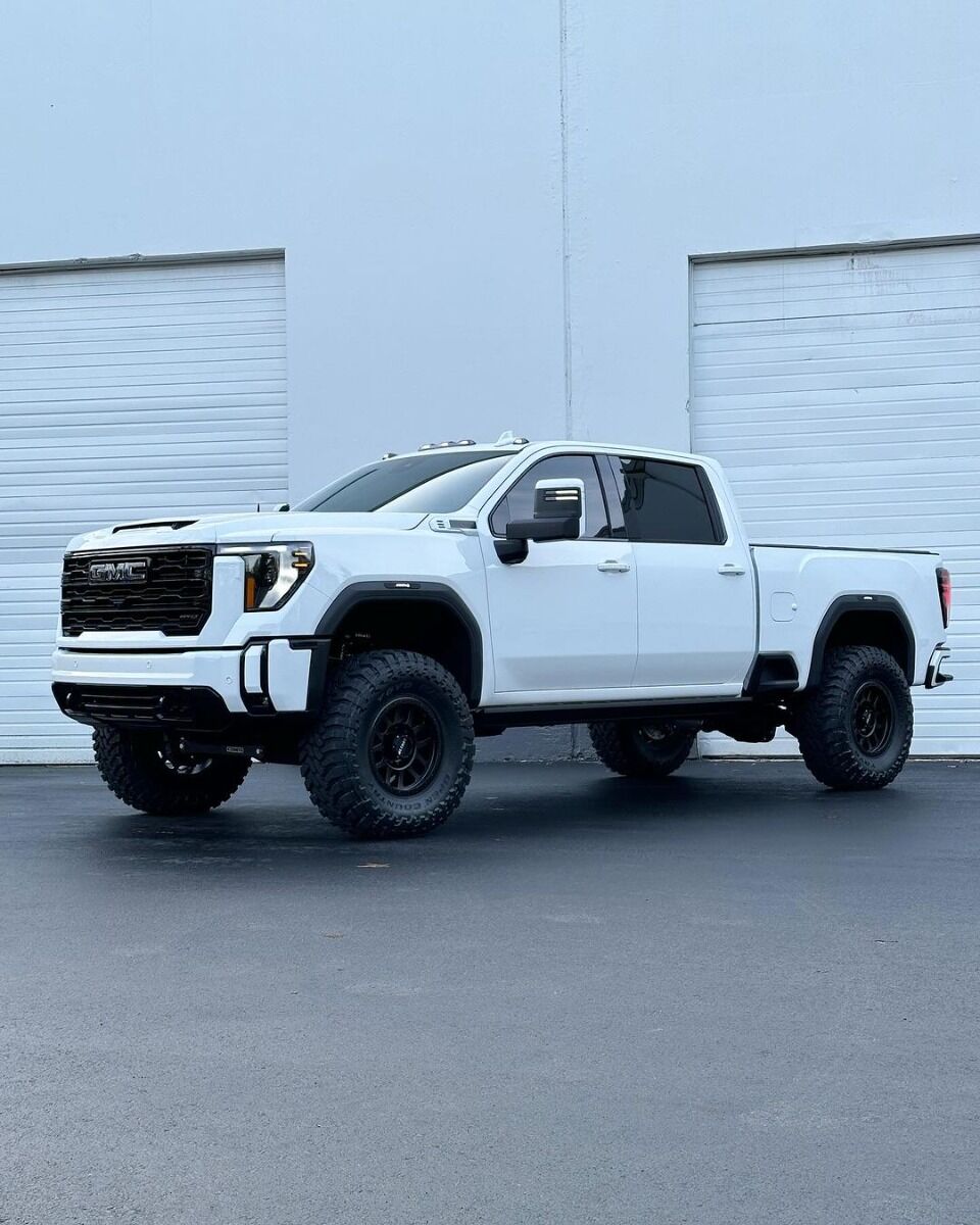 4-Inch Performance Lift Kit with Fox Psrr 2.0 Shocks for 2020-2024 Silverado/Sierra 2500/3500 2WD/4WD Cognito