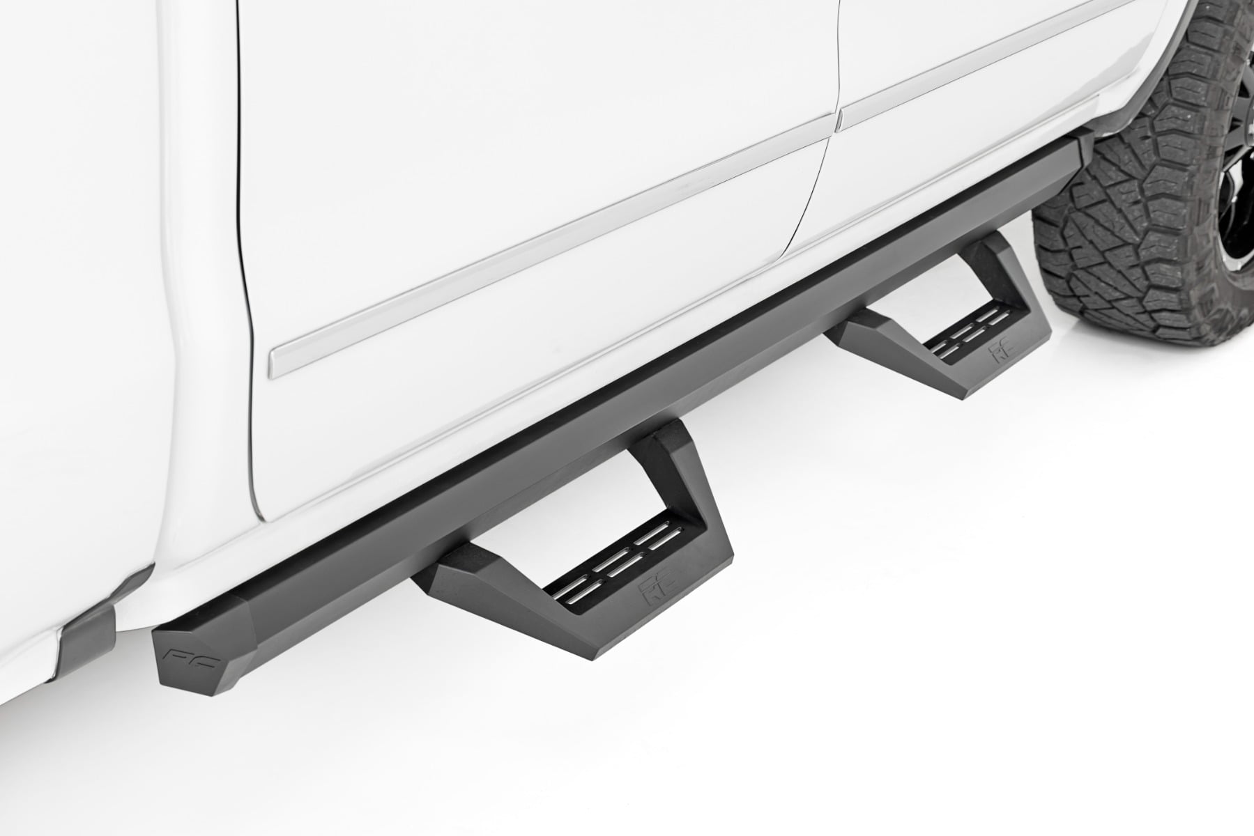 SRX2 Adj Aluminum Step Crew Cab Silverado/Sierra 1500/2500HD/3500HD (07-18 & Classic) Rough Country