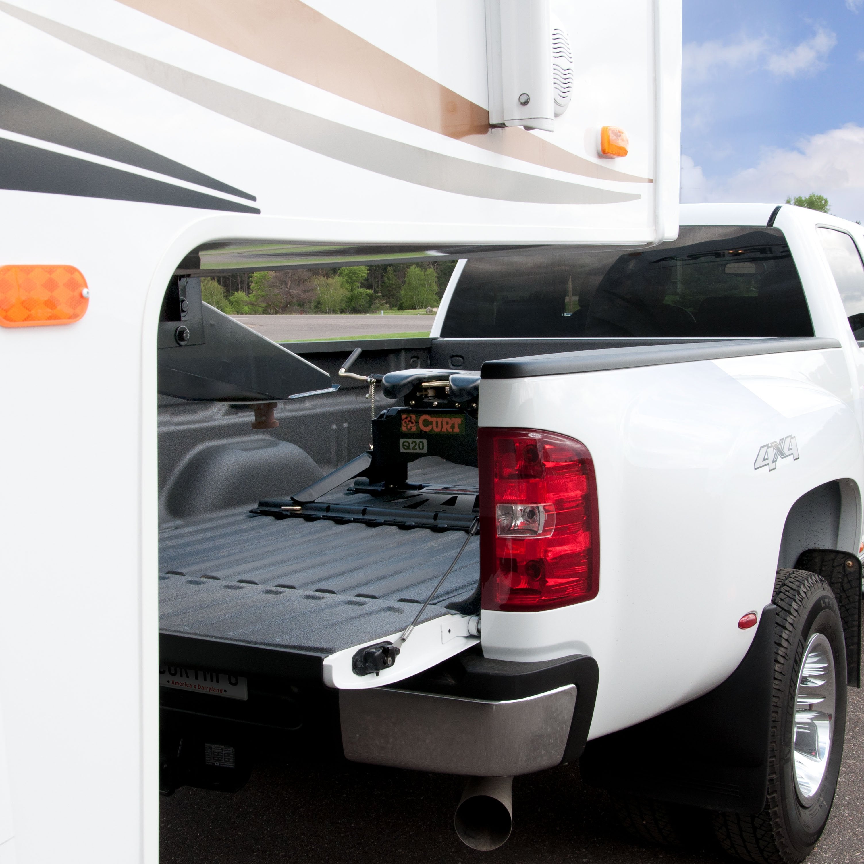 CURT X5 Gooseneck to 5th Wheel Adapter for Double Lock Hitches, Industry-Standard Base Rails, 20,000 lbs Model 16210