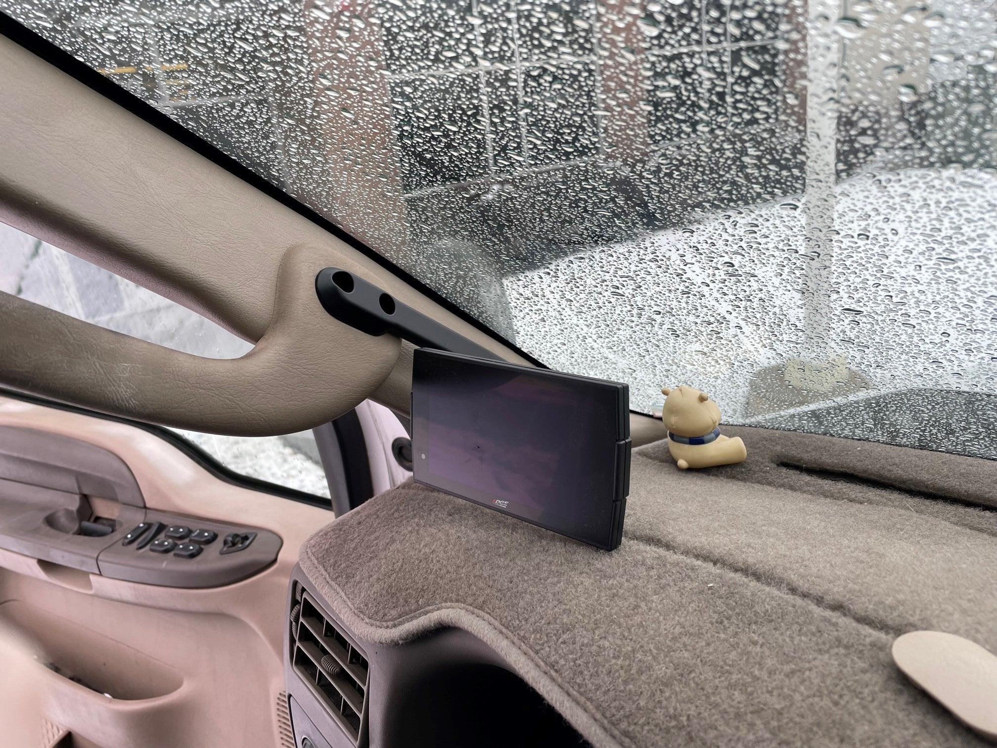 A-Pillar Display Mount 2004.5-2007 Ford F250/F350/Excursion Display Mount Edge Products