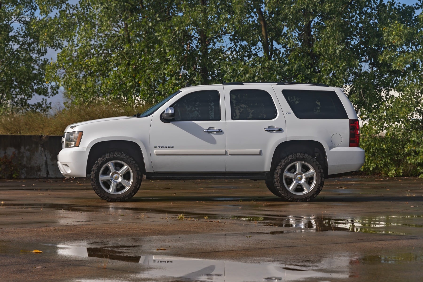 3.5 Inch Lift Kit Forged UCAs Red Chevy/GMC SUV 1500 2WD/4WD (2007-2020) Rough Country