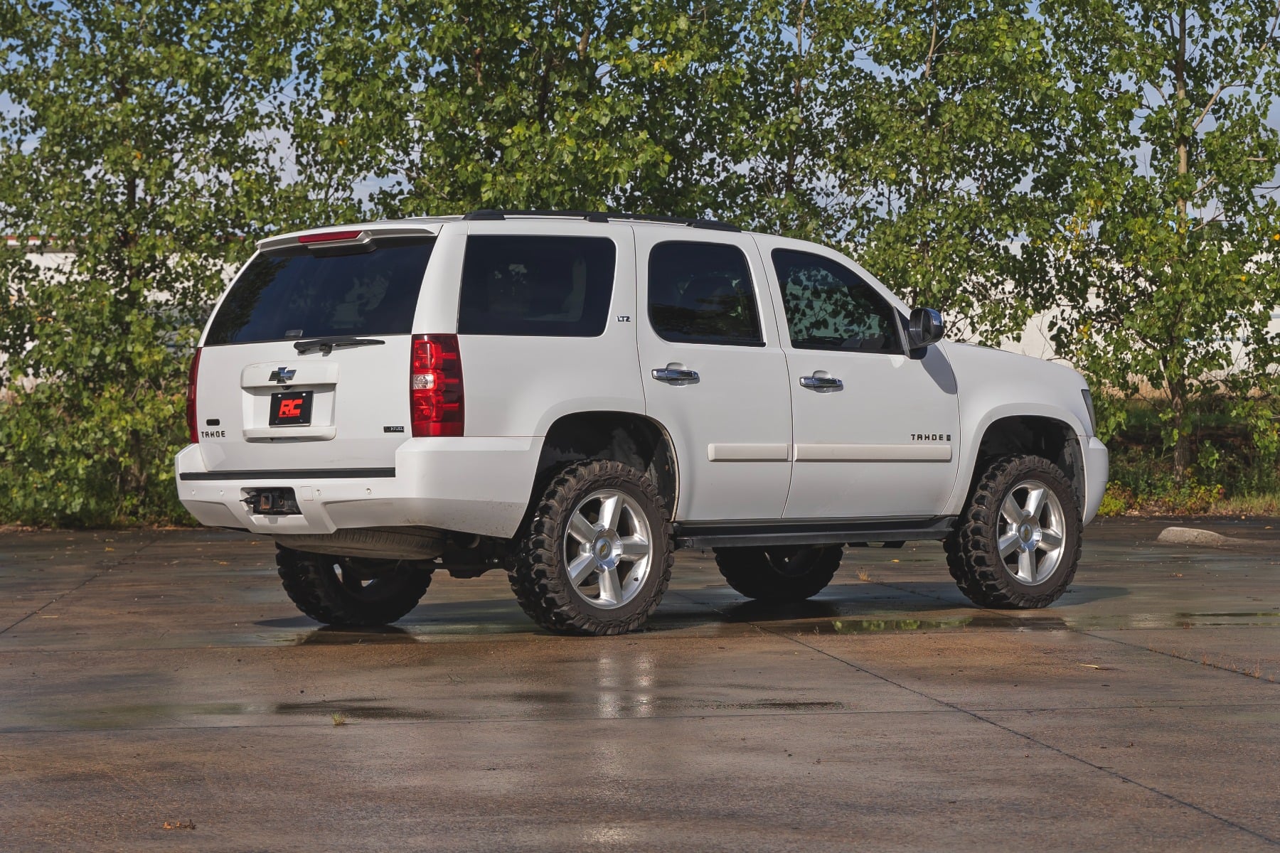 3.5 Inch Lift Kit Forged UCAs Red Chevy/GMC SUV 1500 2WD/4WD (2007-2020) Rough Country