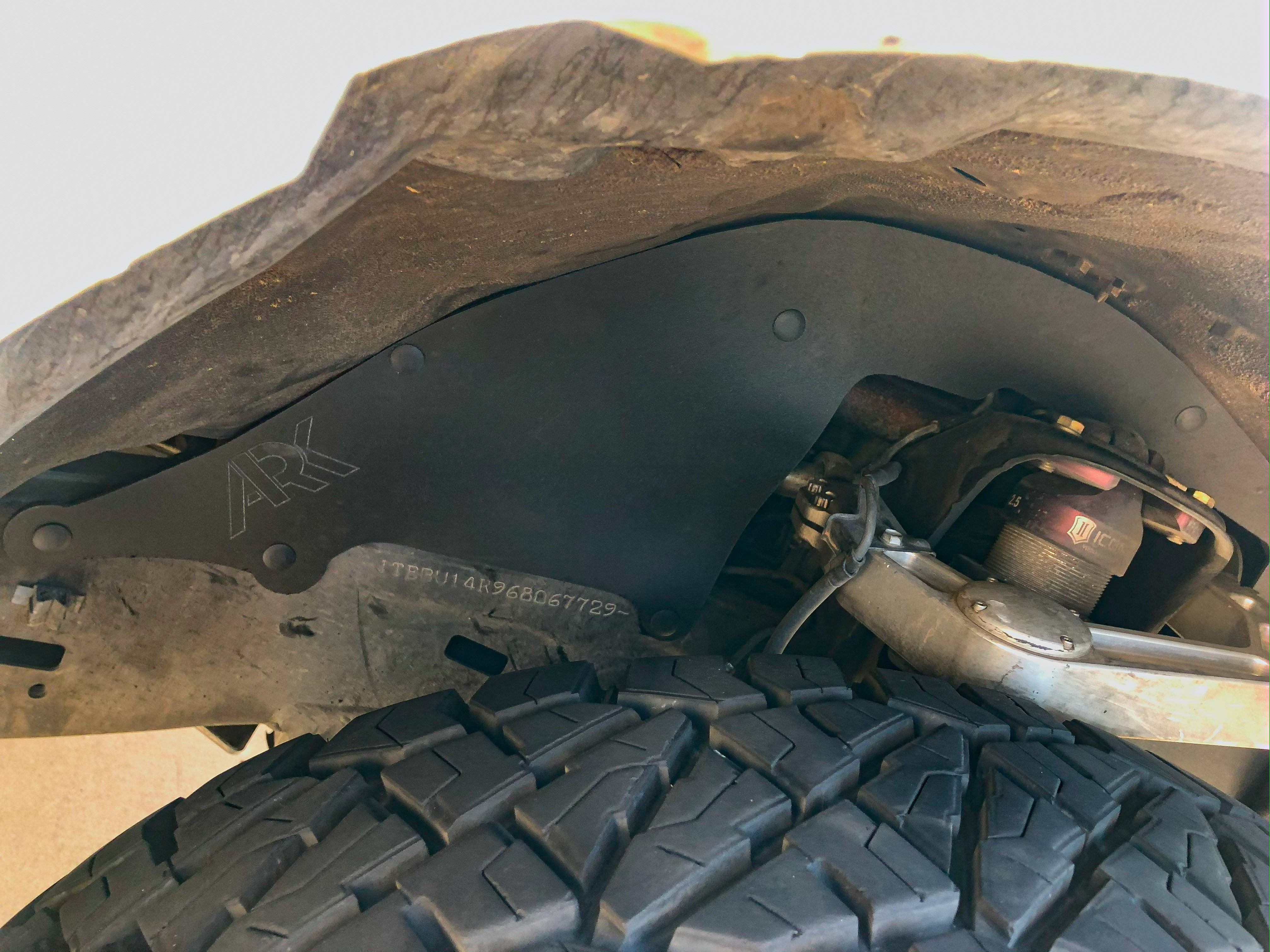 Splash guards for 2002-2009 Toyota Land Cruiser Prado, designed to protect against mud and debris. Durable and custom fit.
