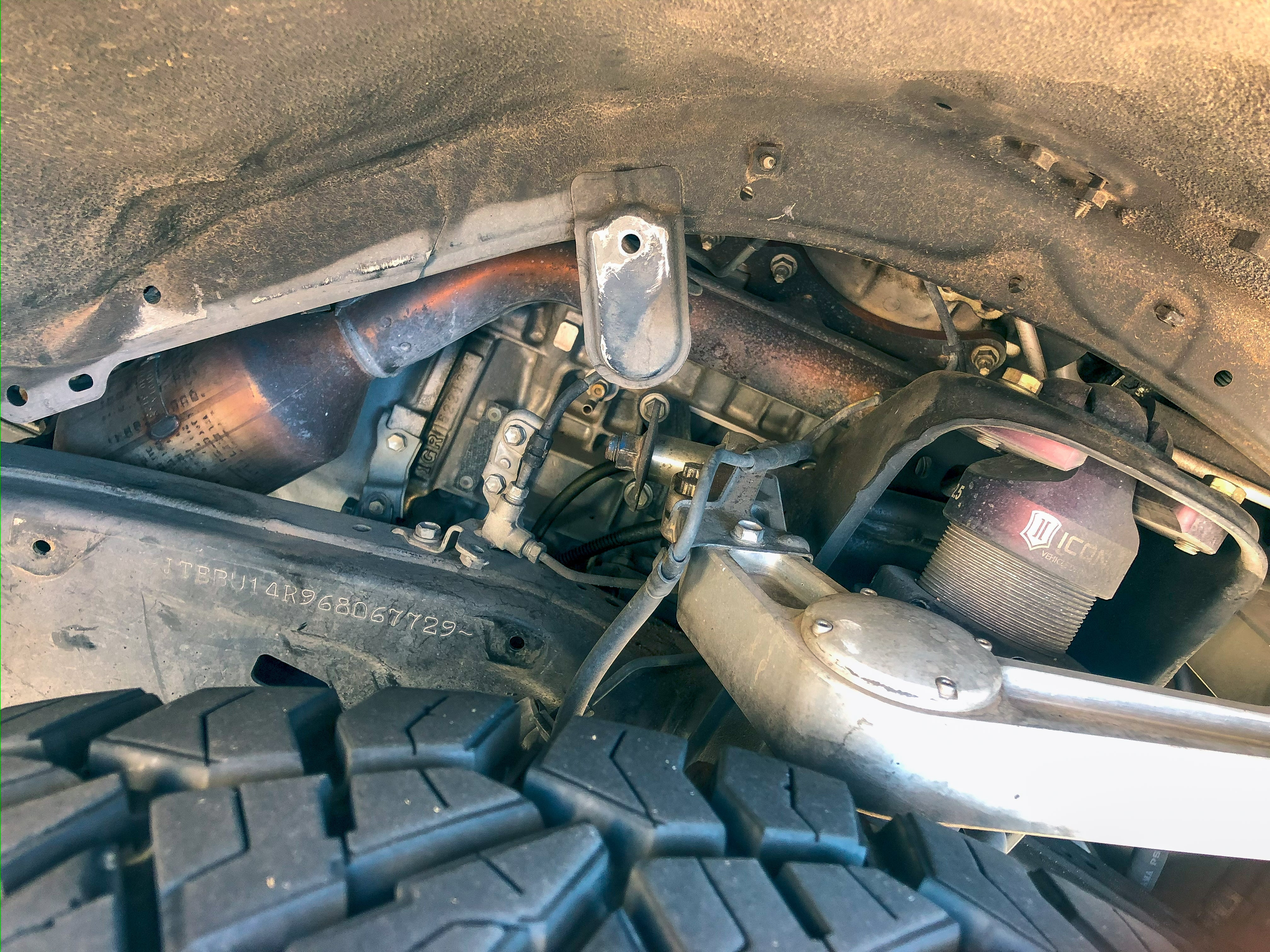 Splash guards for 2002-2009 Toyota Land Cruiser Prado, showcasing installation area near the vehicle's undercarriage.