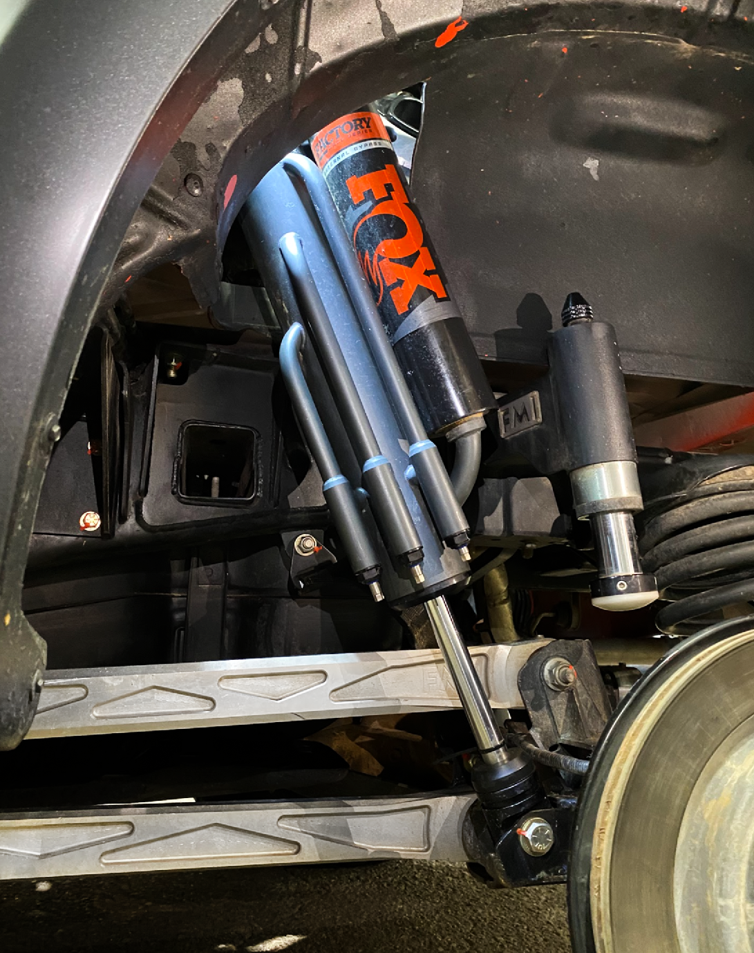 2021+ Raptor 5-Link Rear Bed Organizer with 3.0x16 Coil Over and 3.5x16 Bypass Shock installed in a truck.