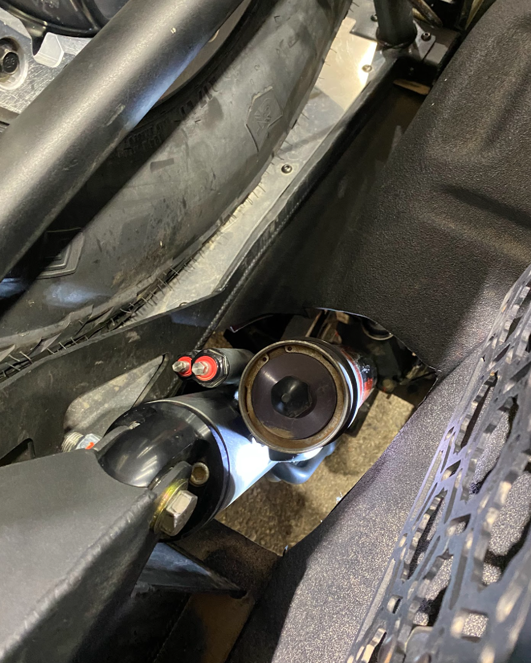 2021+ Raptor 5-Link Rear Bed Organizer showcasing 3.0x16 coil over and 3.5x16 bypass shock installation details.