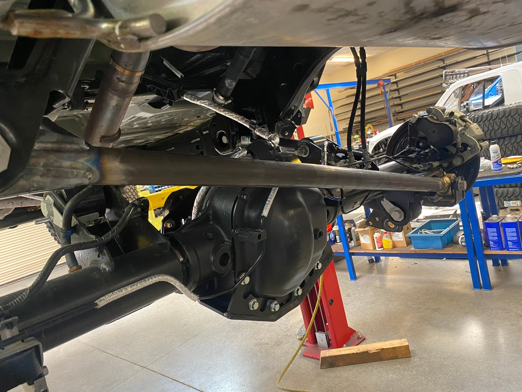 Adjustable Panhard bar kit for 2022-UP Bronco Raptor, featuring Johnny Joint design for enhanced offroad performance.