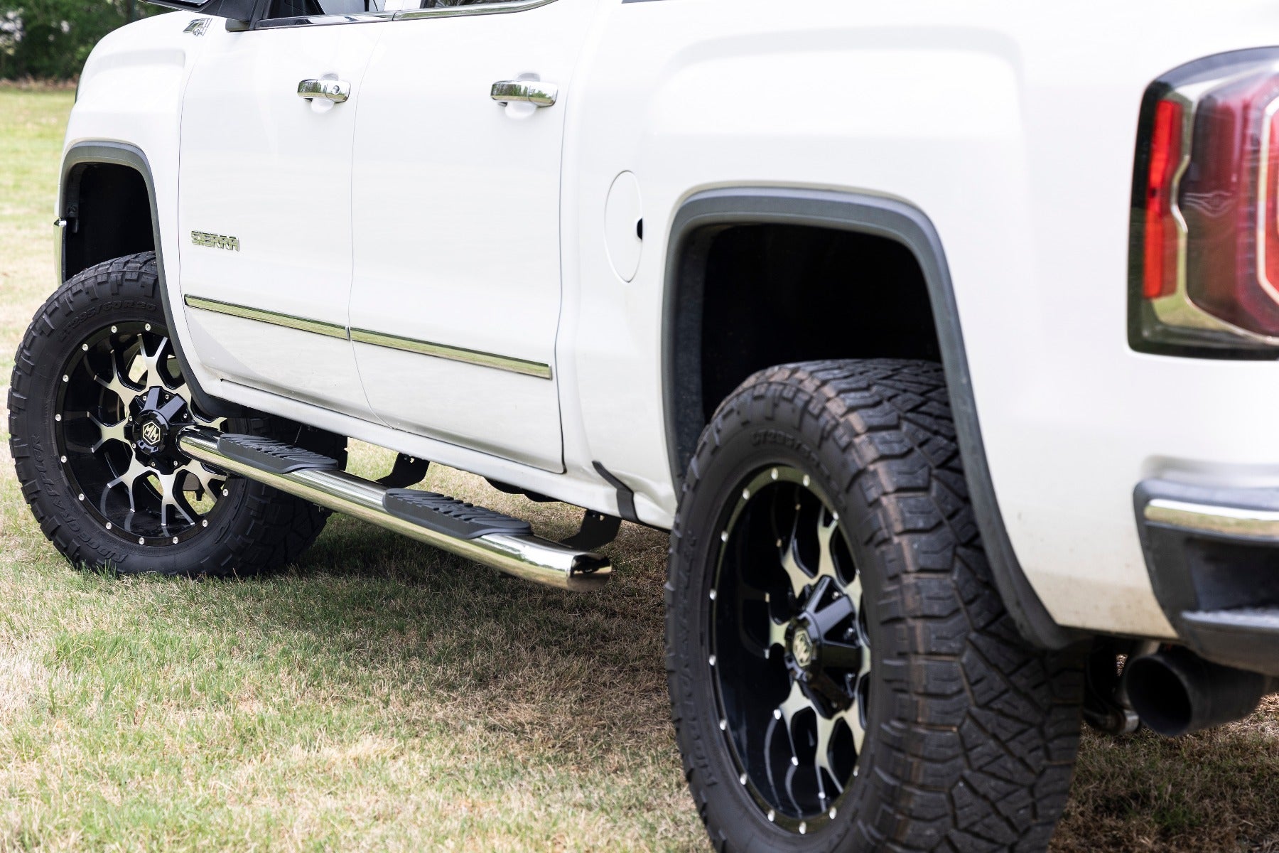 Oval Nerf Steps Stainless Crew Cab DEF Tank Silverado/Sierra 1500/2500HD/3500HD (07-19 & Classic) Rough Country