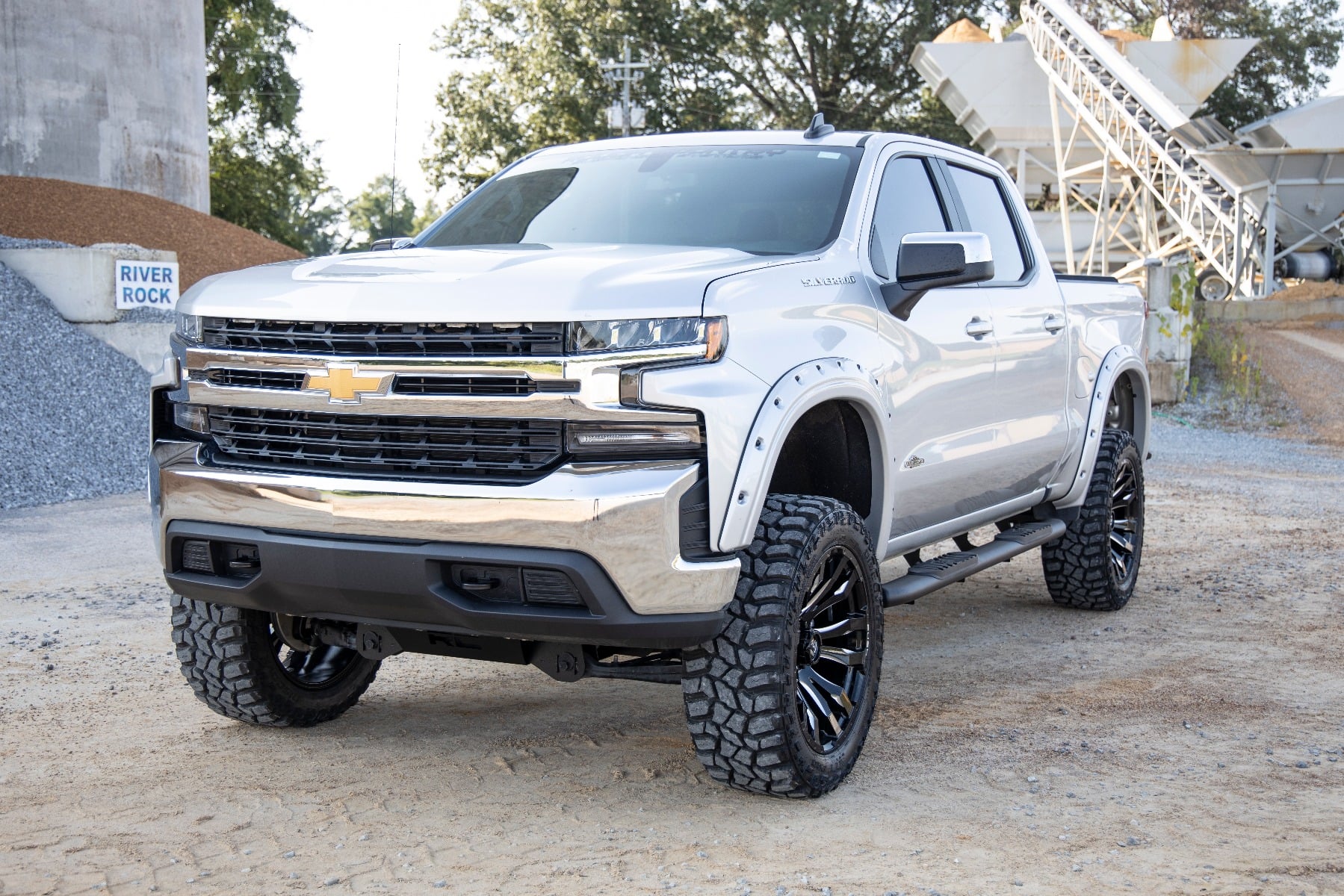 Oval Nerf Step Crew Cab Silverado/Sierra 1500/2500HD/3500HD (19-26) Rough Country